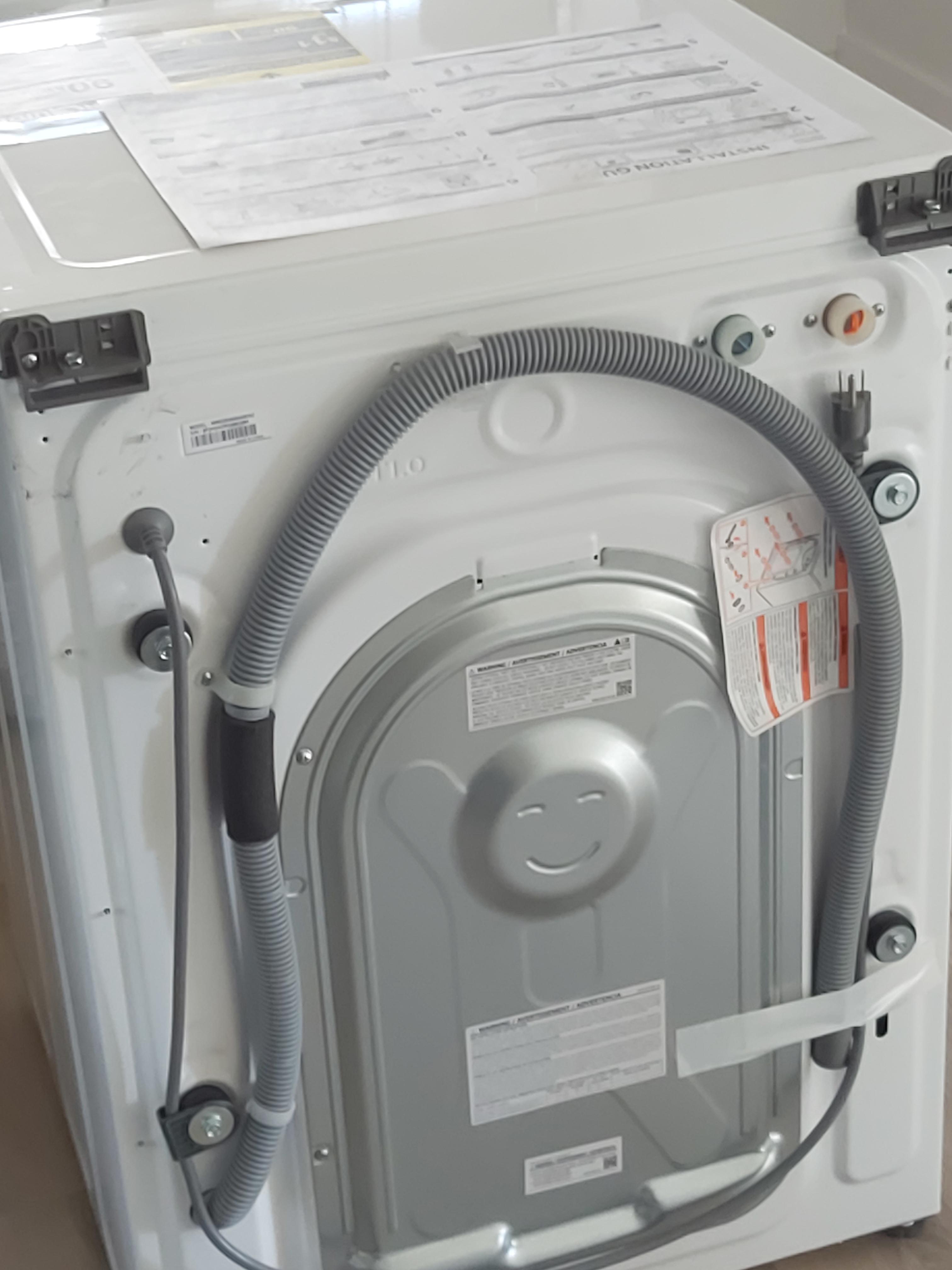 Found a happy guy behind a samsung washing machine r/mildlyinteresting
