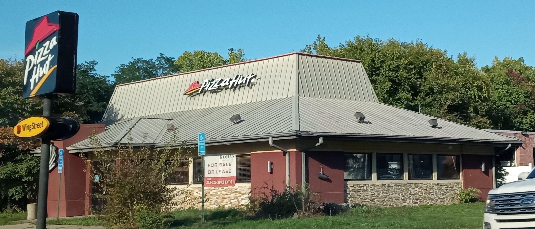 Abandoned Pizza Hut in East Hartford, CT (Silver Lane; mansard roof