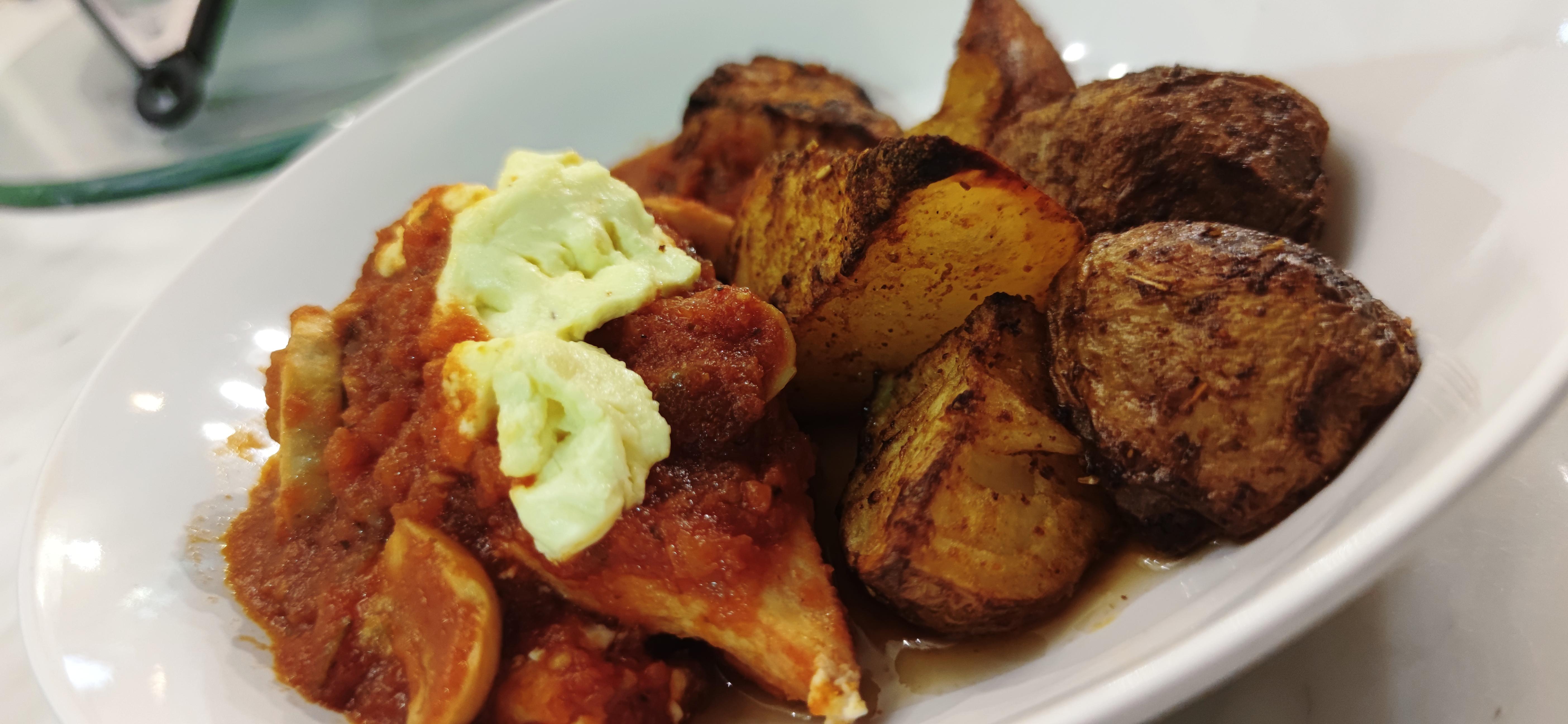 [Homemade] Hunters chicken with Cajun flavoured roast potatoes. r/food