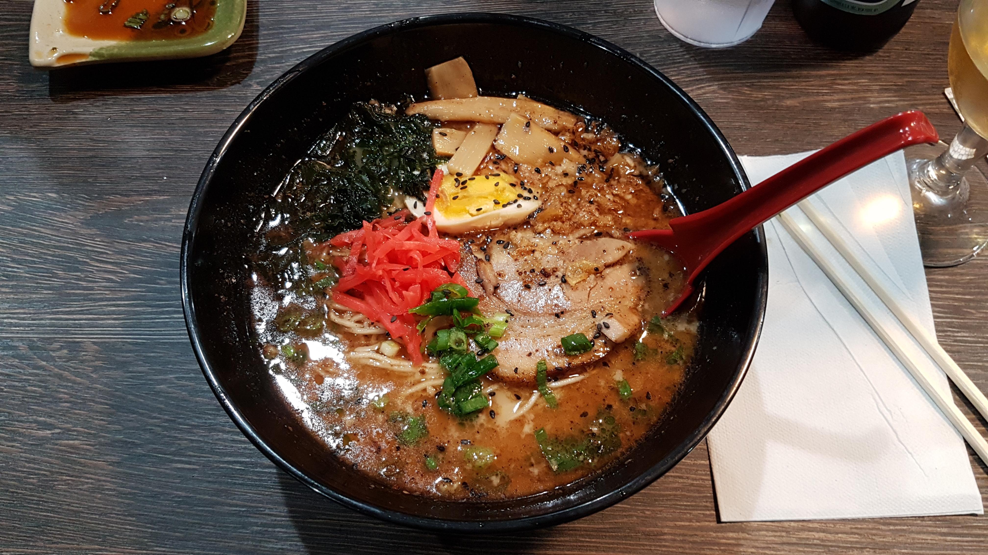 Black roasted garlic Tonkotsu at Raijin Ramen, Tucson AZ. r/ramen