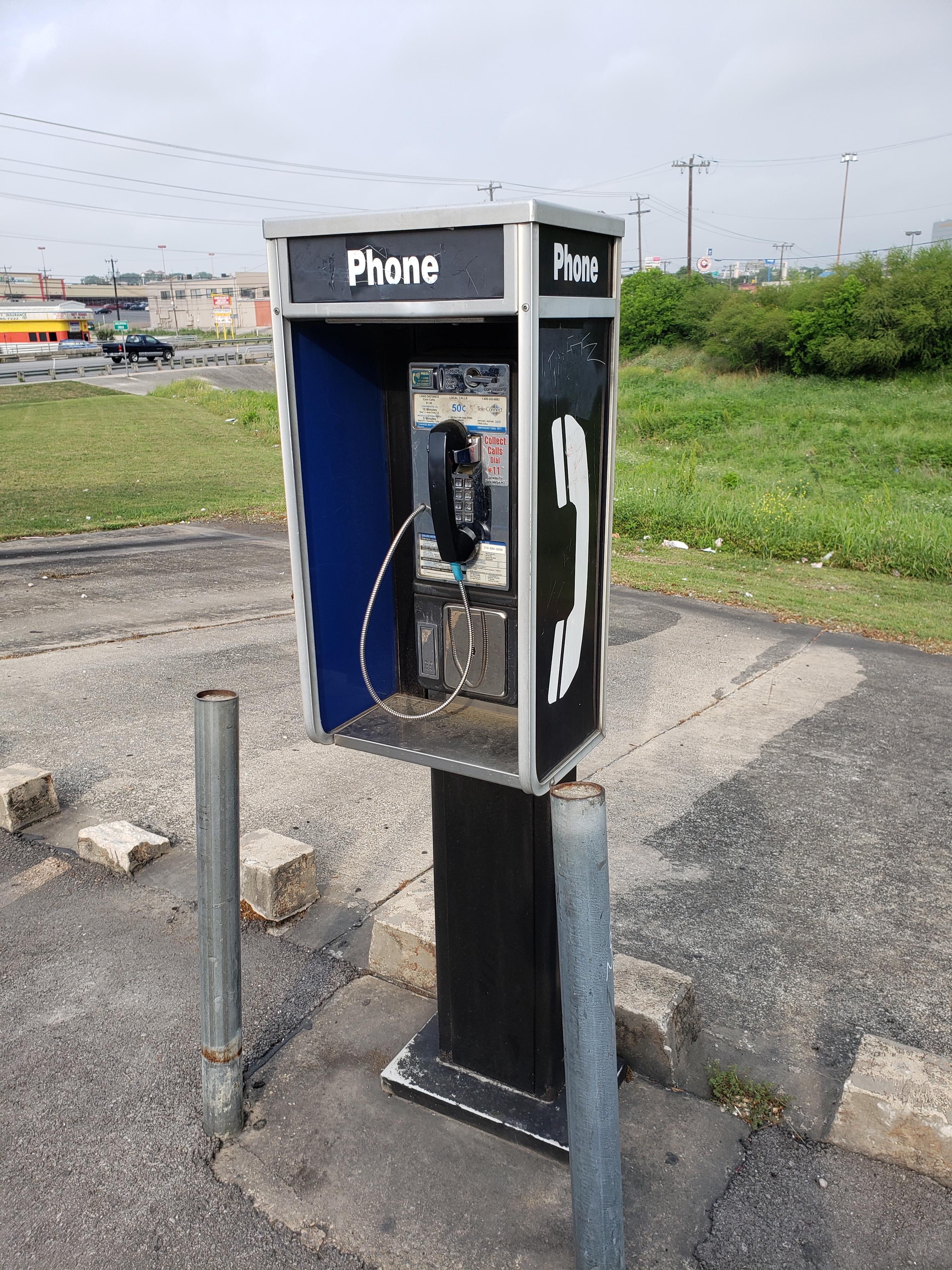 It's so satisfying to see this fully functional payphone today. r