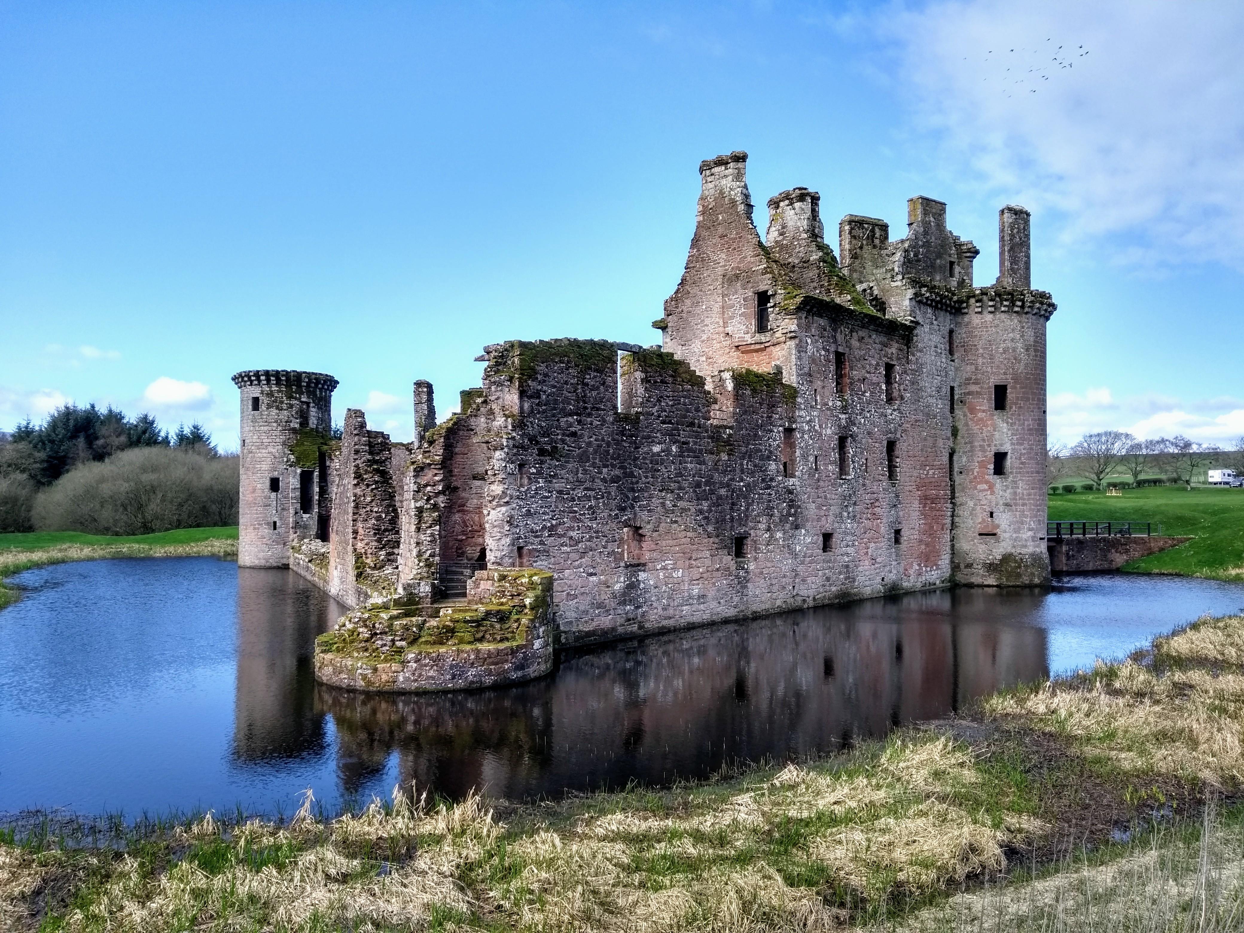 Caerlaverock Castle r/Scotland
