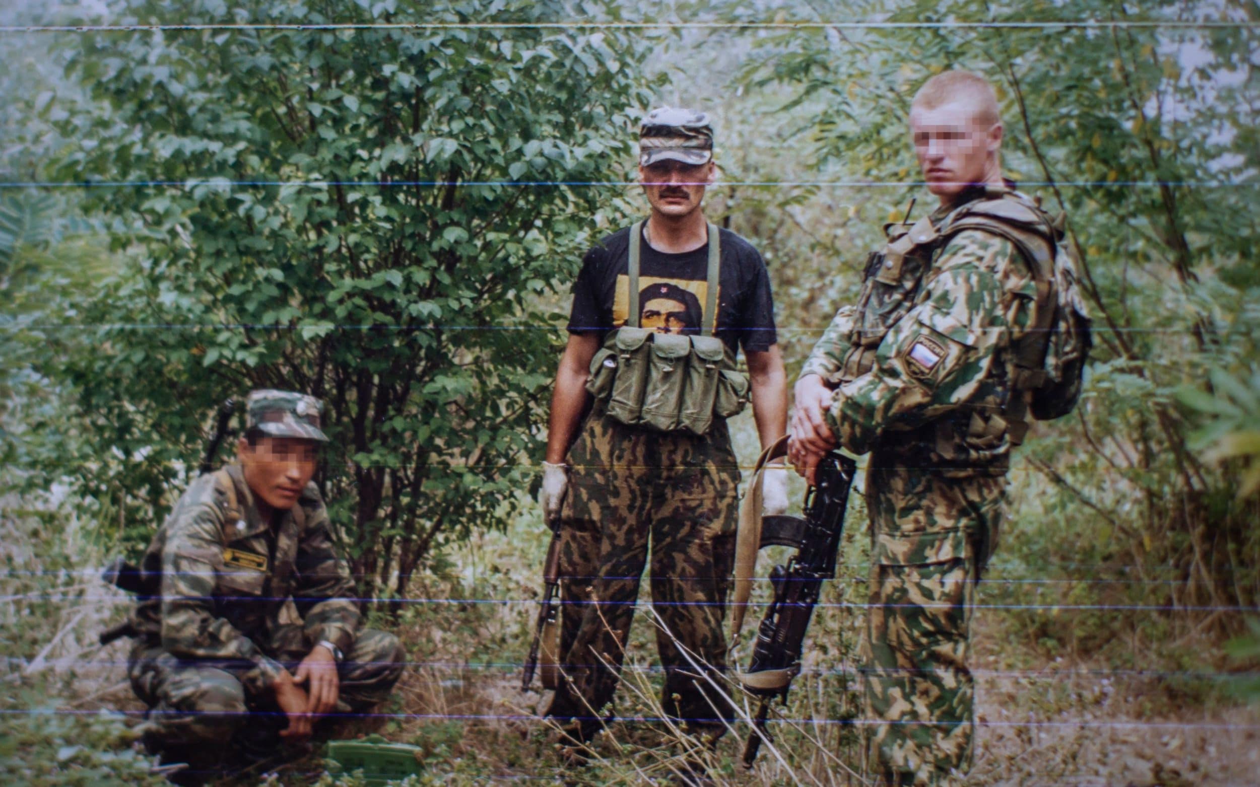 Russian soldiers during the second Chechen War [2501 x 1563] r