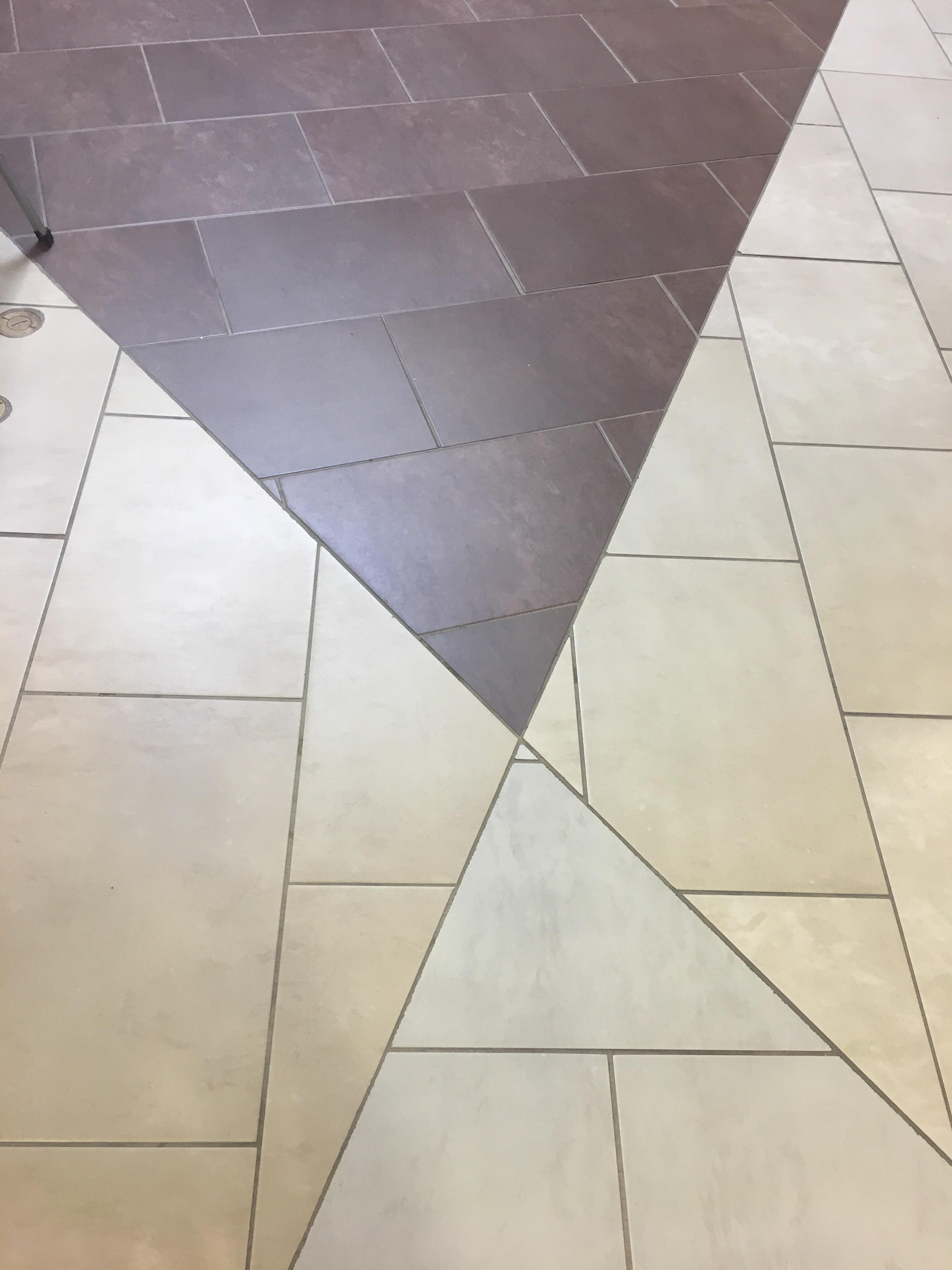 The floor tiles at my mall r/mildlyinfuriating