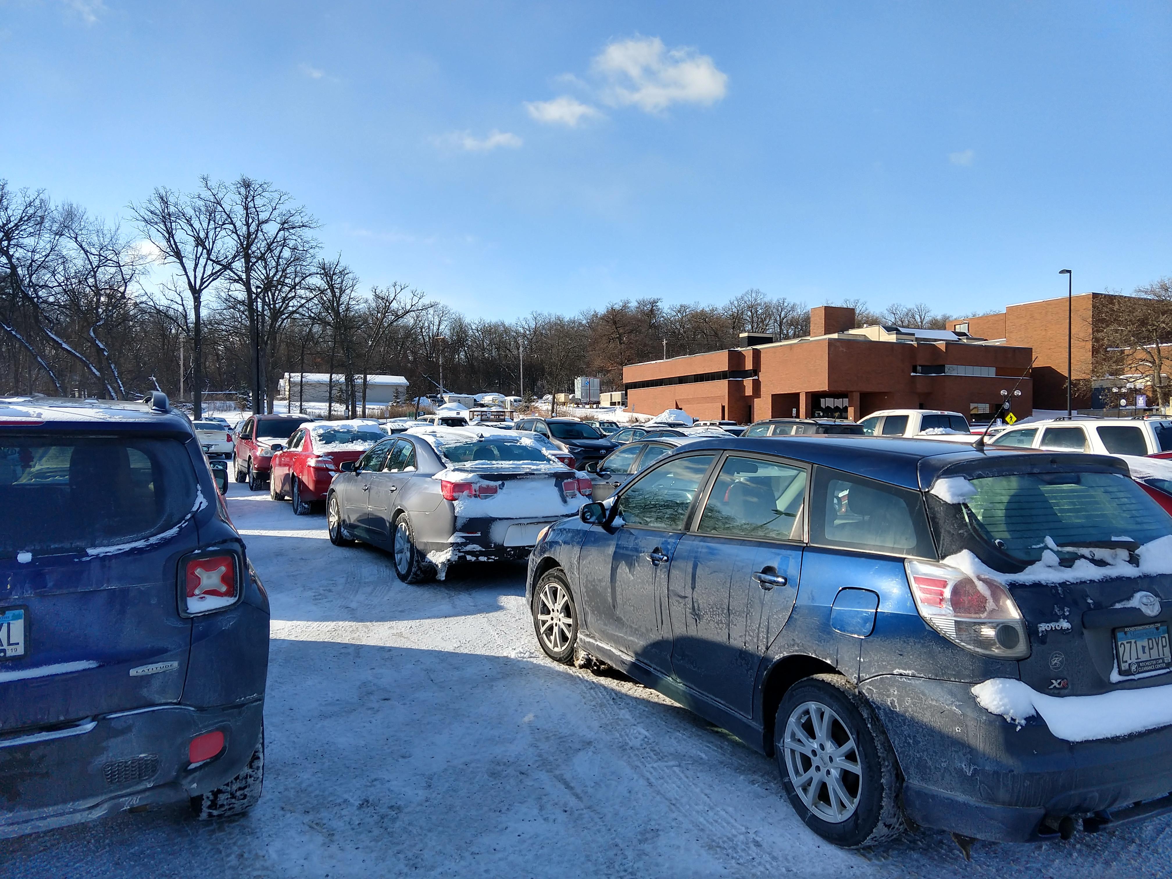 Parking lot today in Rochester, MN. r/IdiotsInCars