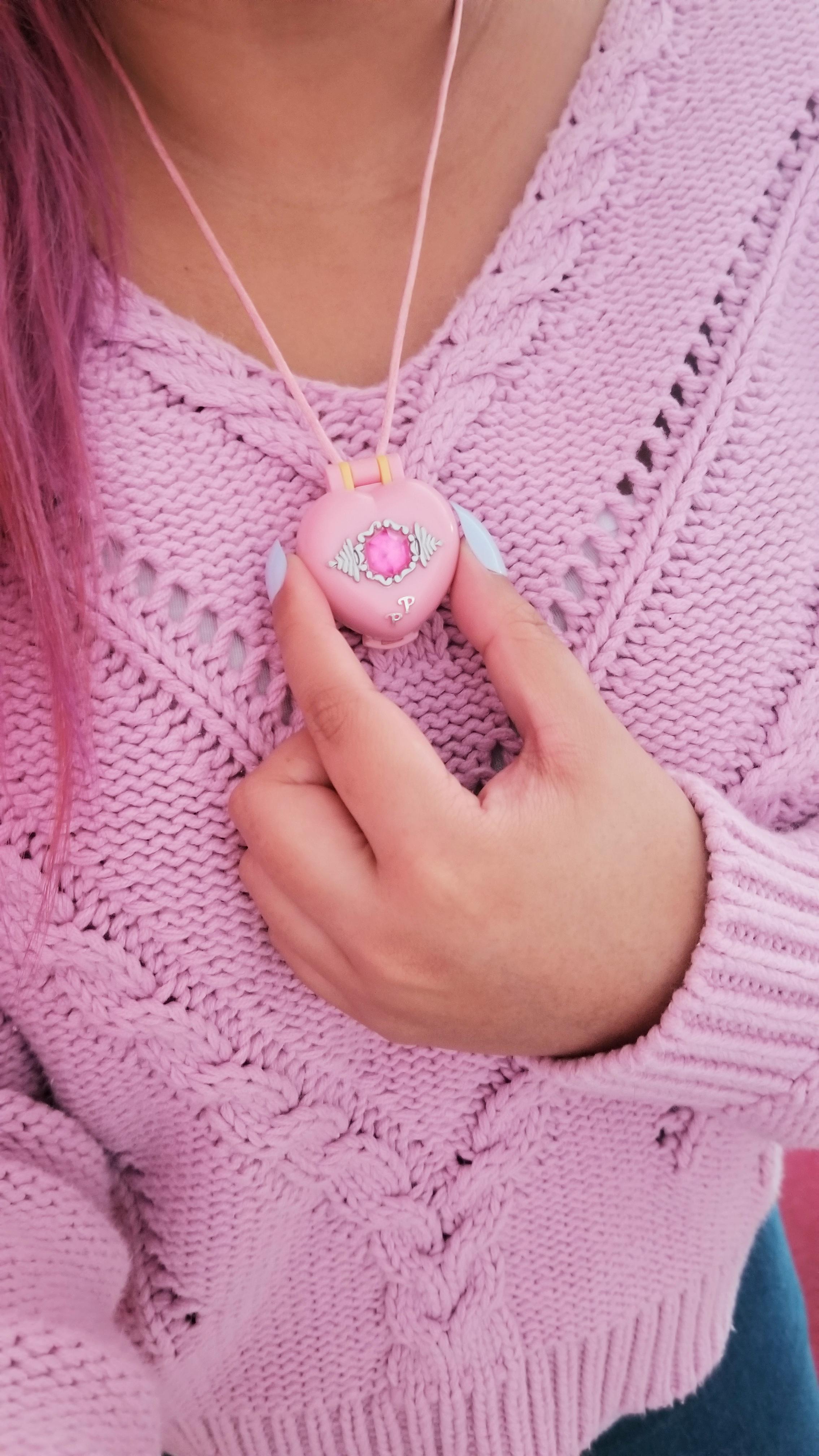 I can't believe this Polly Pocket necklace is vintage. Looks sparkling