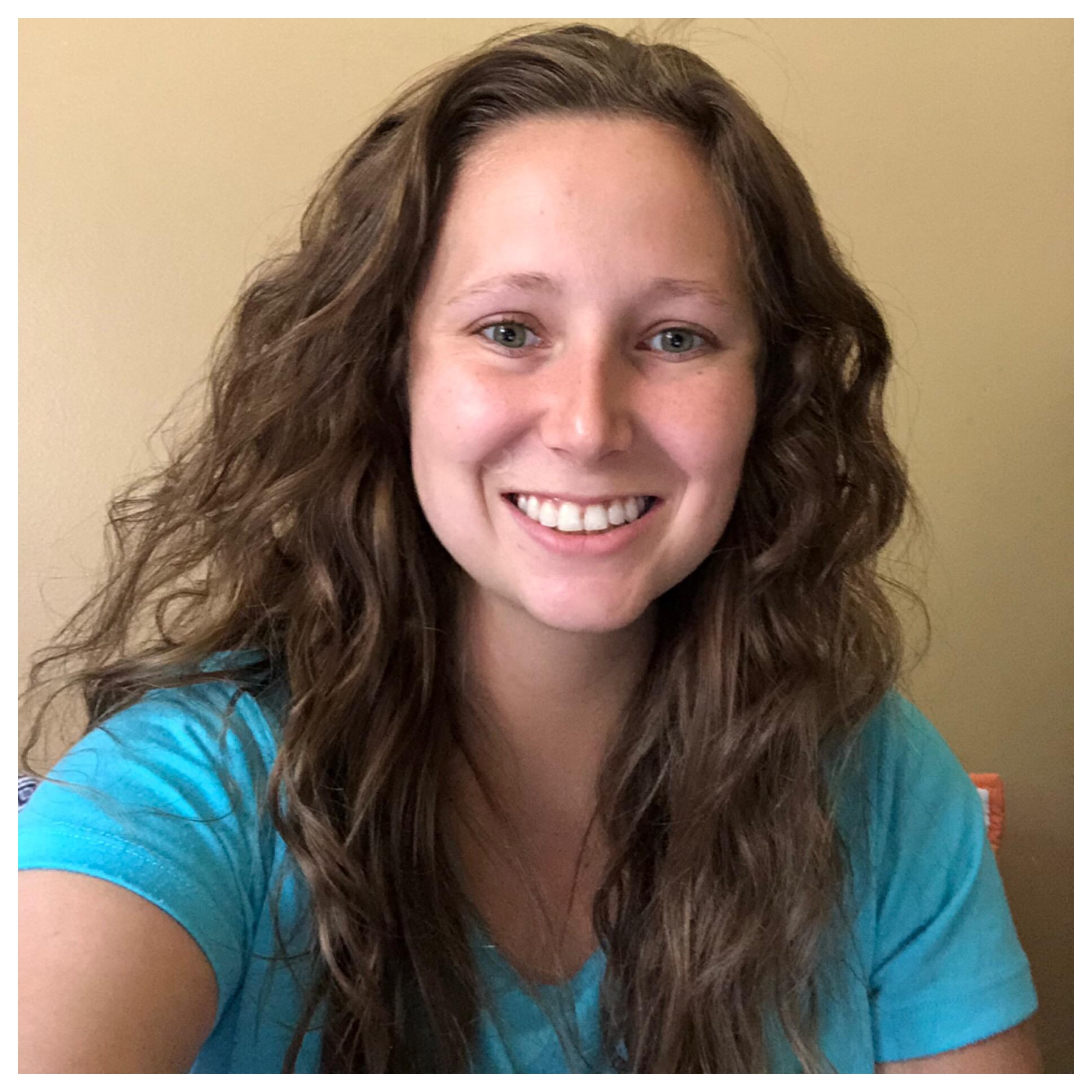 It’s finally cool enough to wear my hair down r/curlyhair