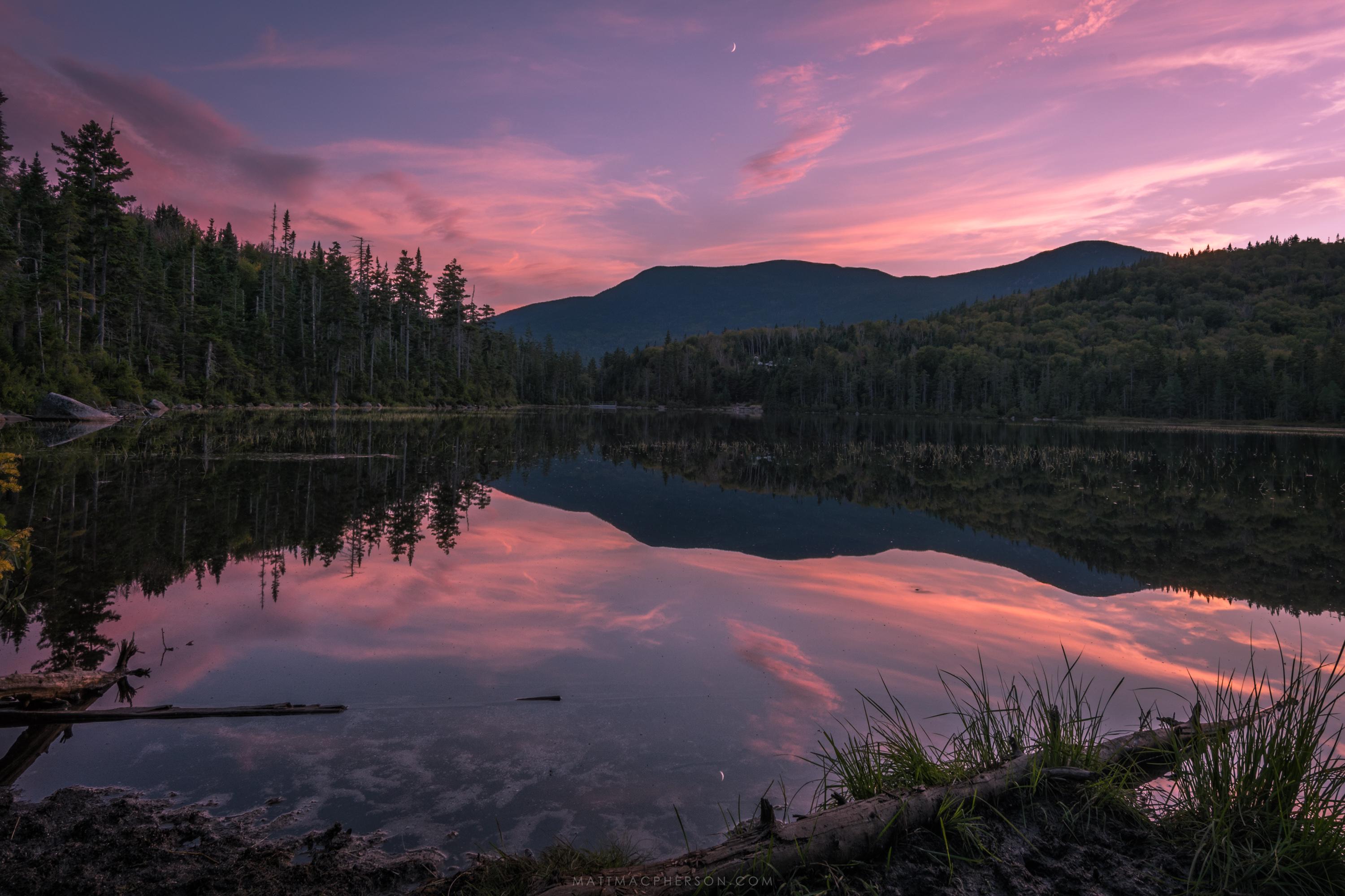 (Crosspost u/mattmacphersonphoto from r/earthporn) Crescent moon over