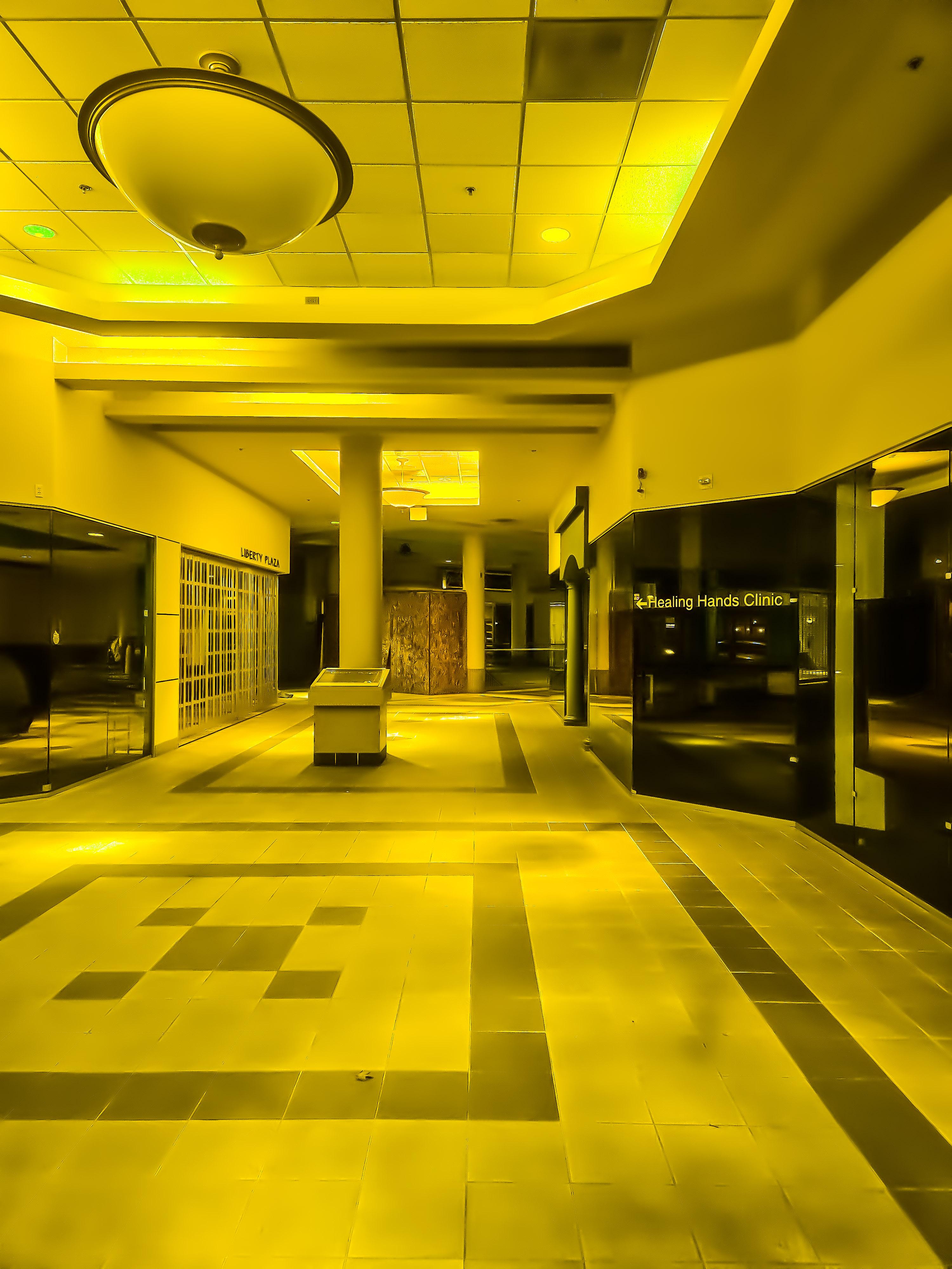 Disused portion of the Salem Center Mall (Oregon). r/LiminalSpace