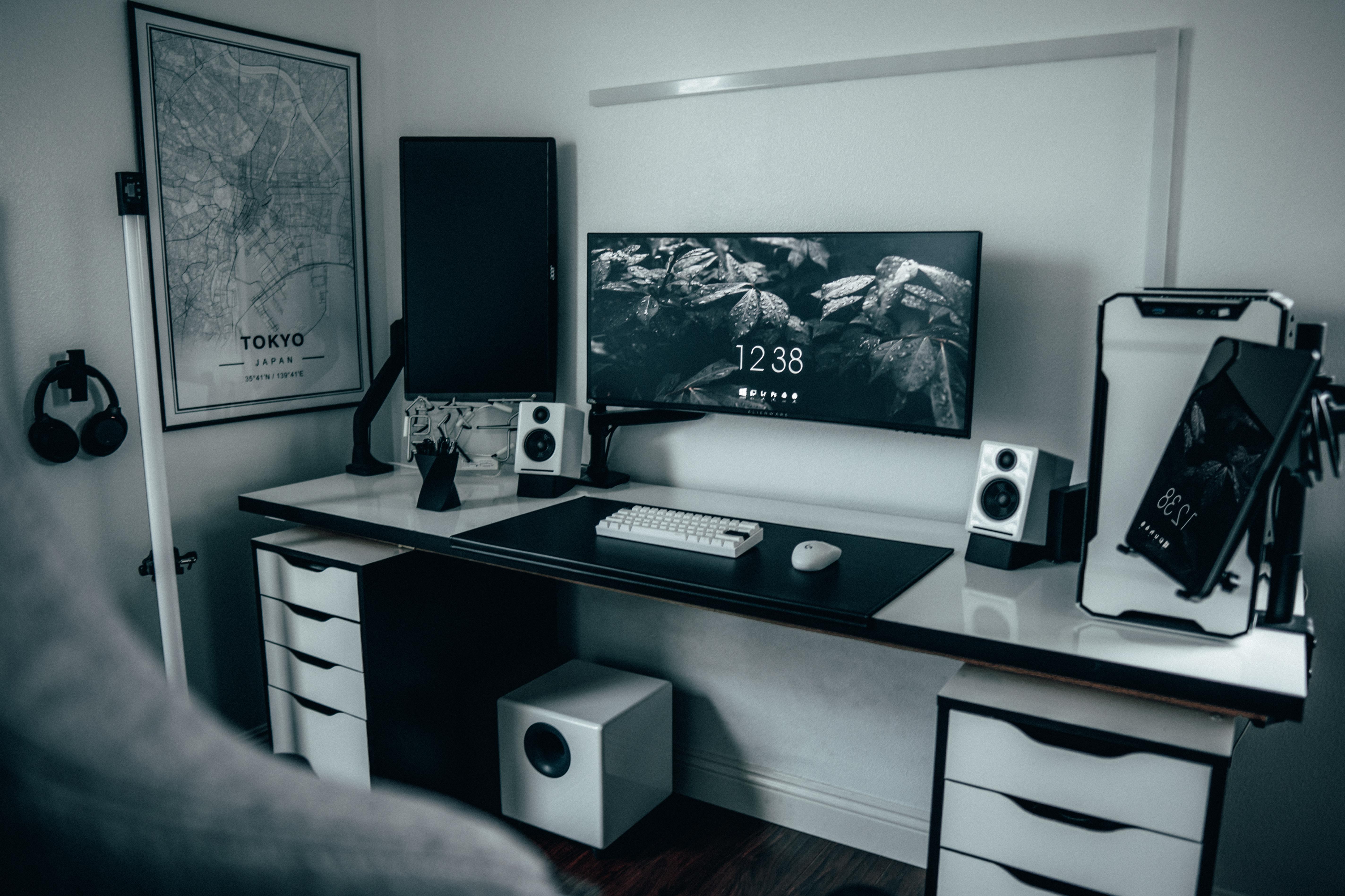 White Desk Pc Setup Không Còn Dấu Ấn Nào Màu Trắng
