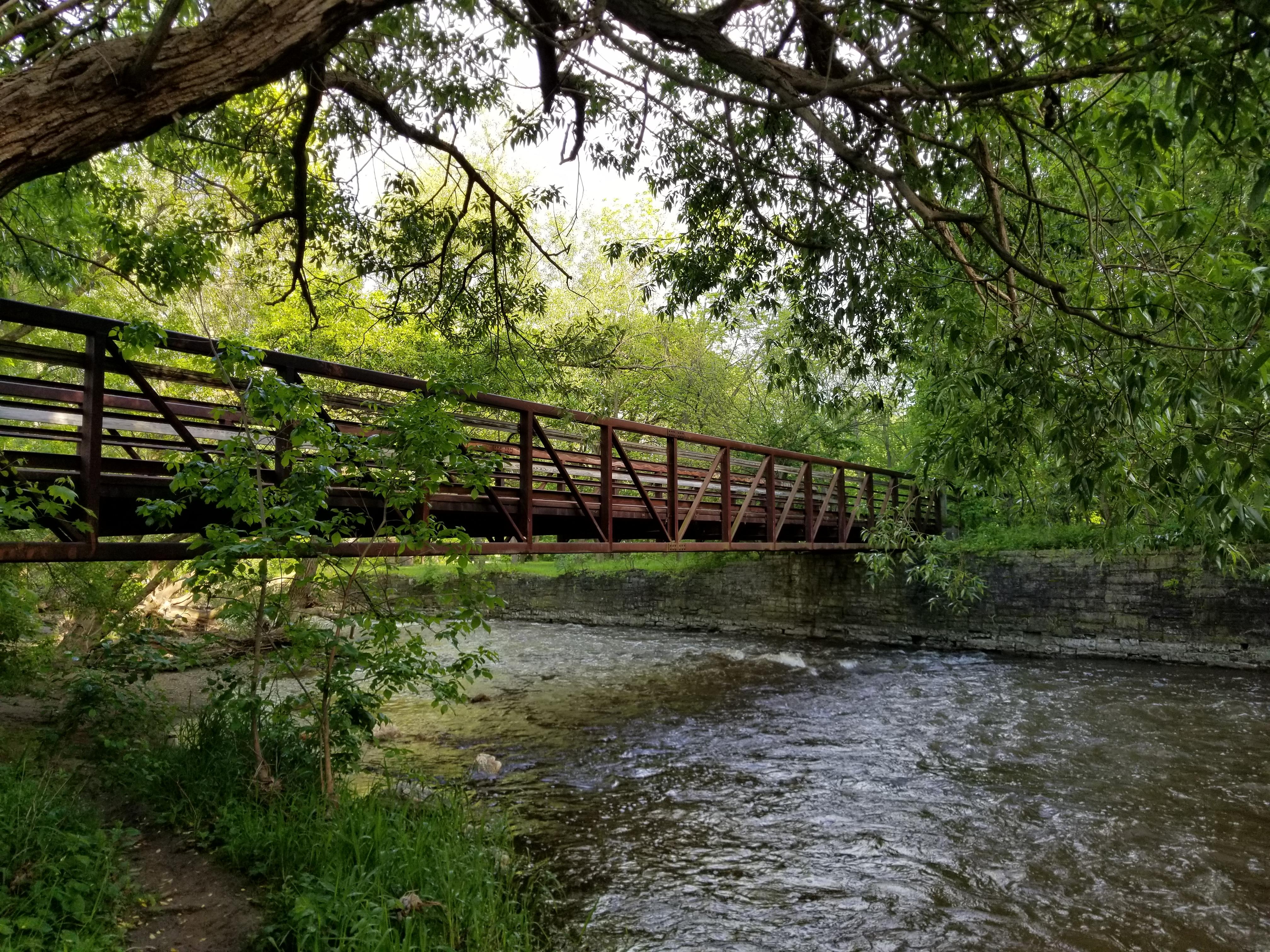 Hart Park Footbridge in Wauwatosa, WI [OC] [4032 x 3024] r/bridgeporn