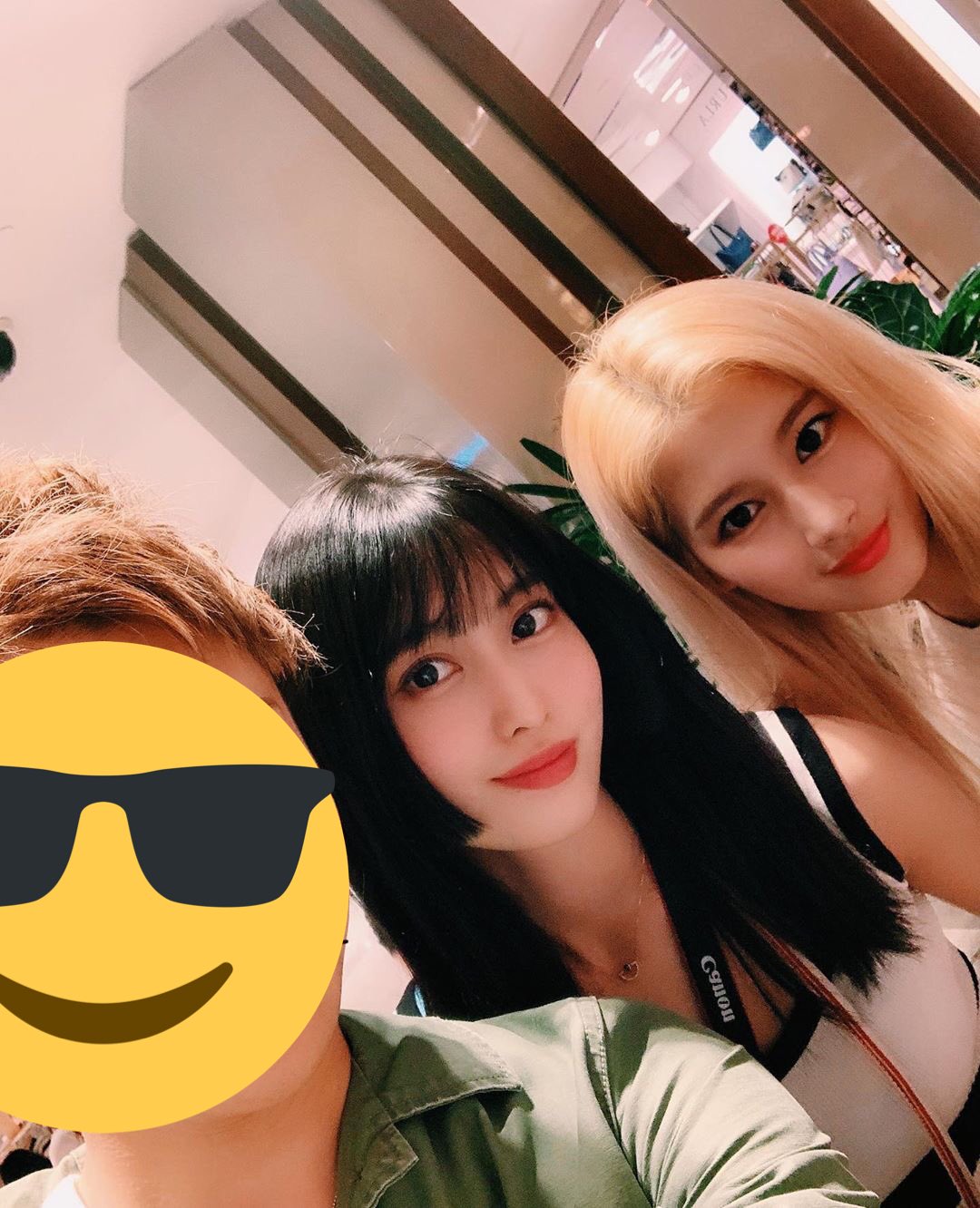 190603 Momo and Sana from when they were on vacation in Hawaii twice