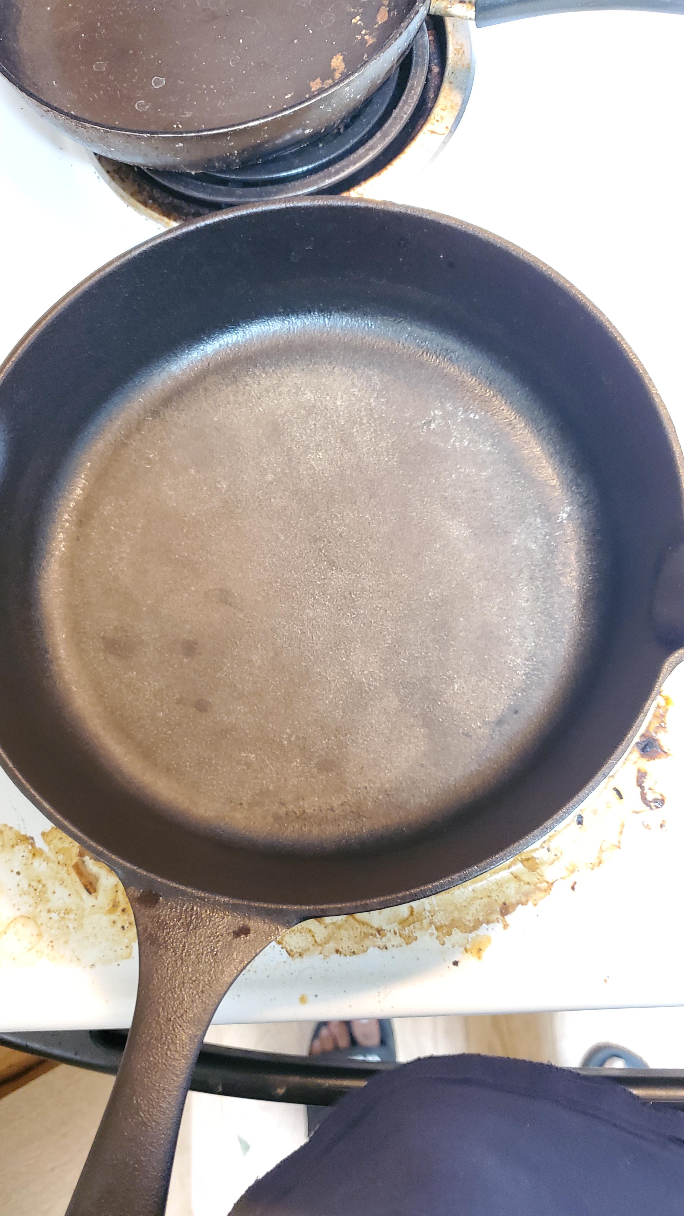 Is this rust on my cast iron pan or just discoloration? r/castiron