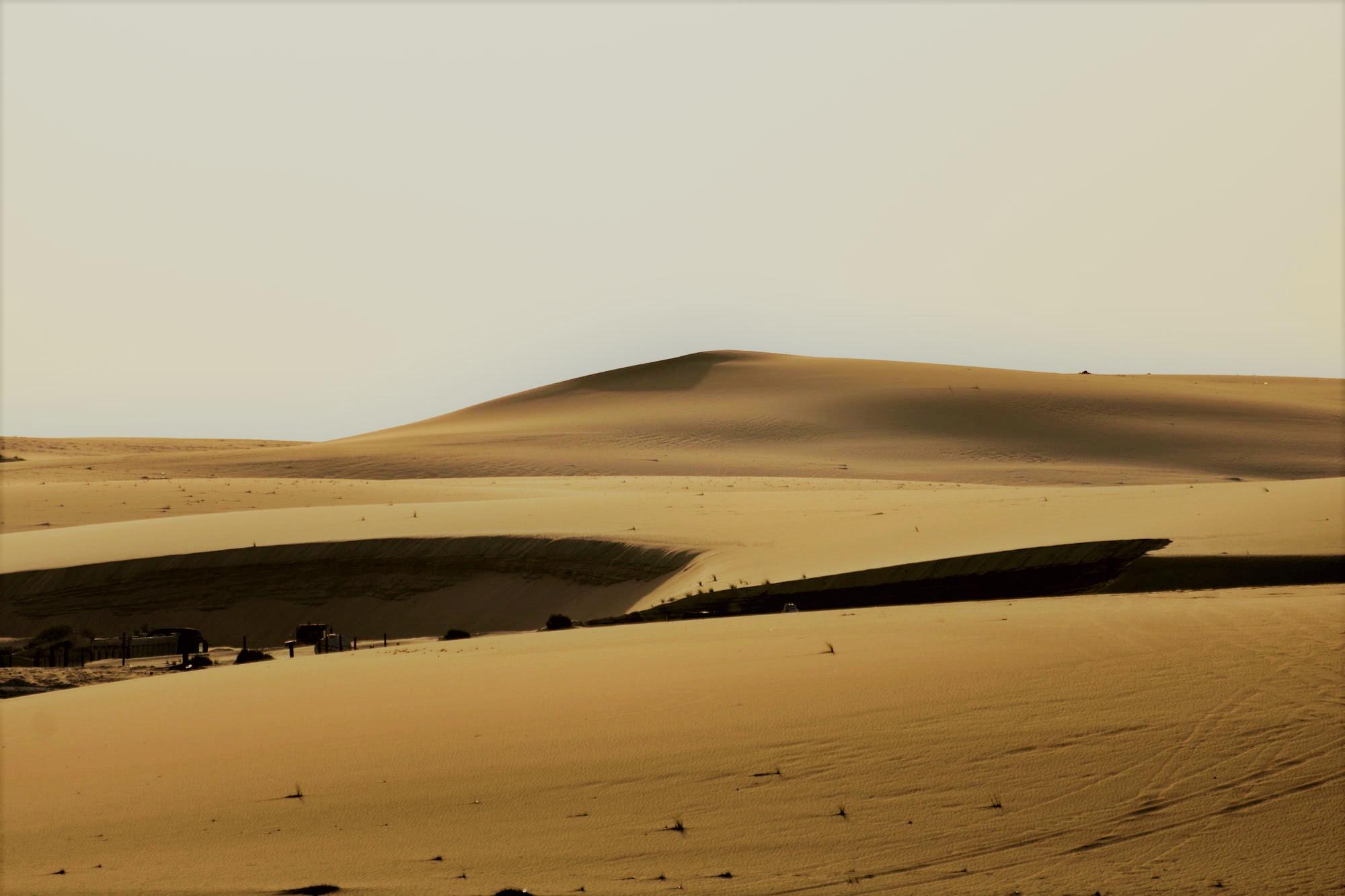 [Desert] sand dunes east of Saudi arabia r/NoSillySuffix