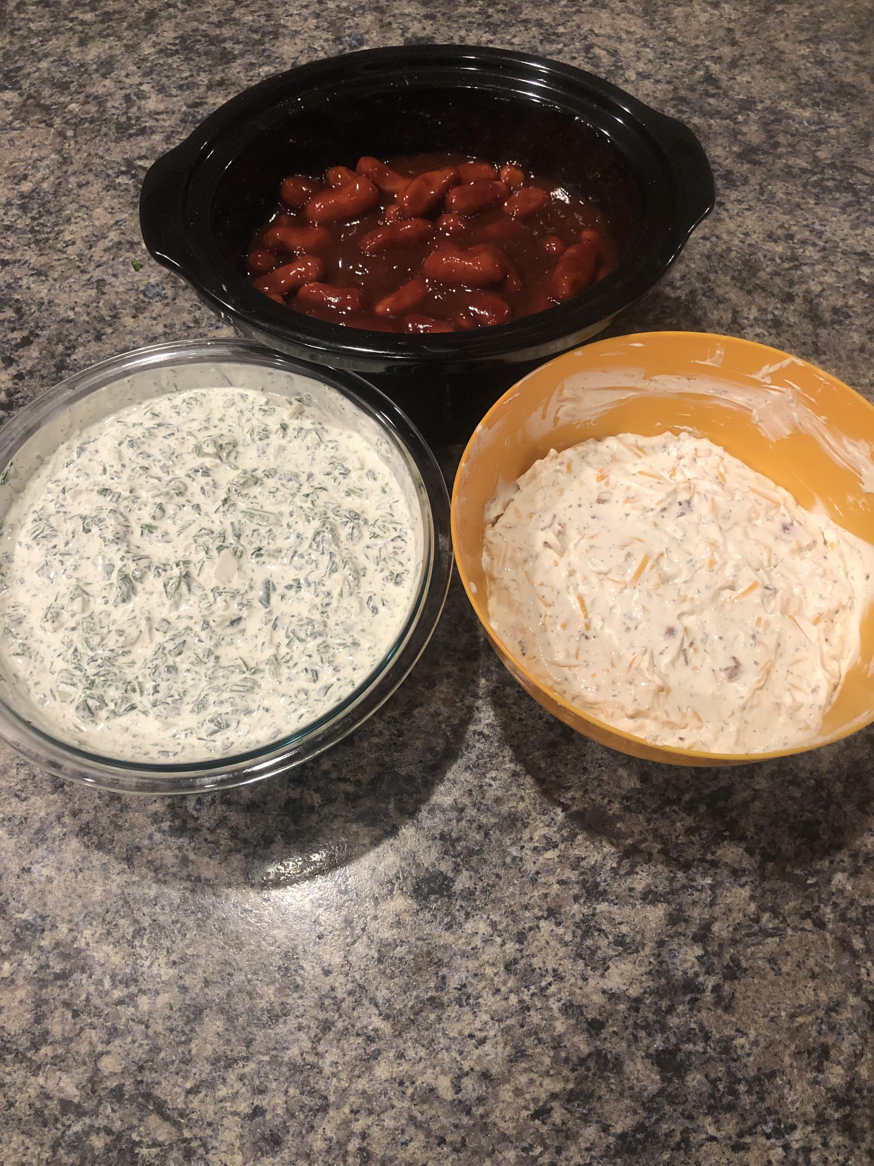 [Homemade] Little smokies, spinach dip and bacon cheddar dip. Ready for