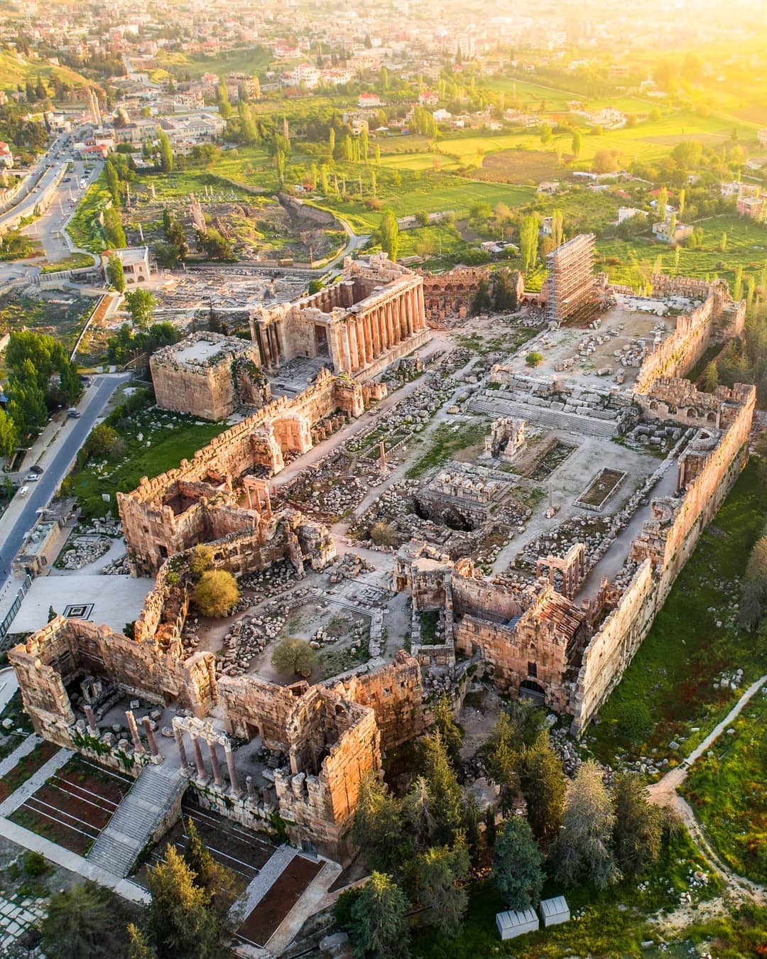 Roman ruins in Baalbek from above r/lebanon