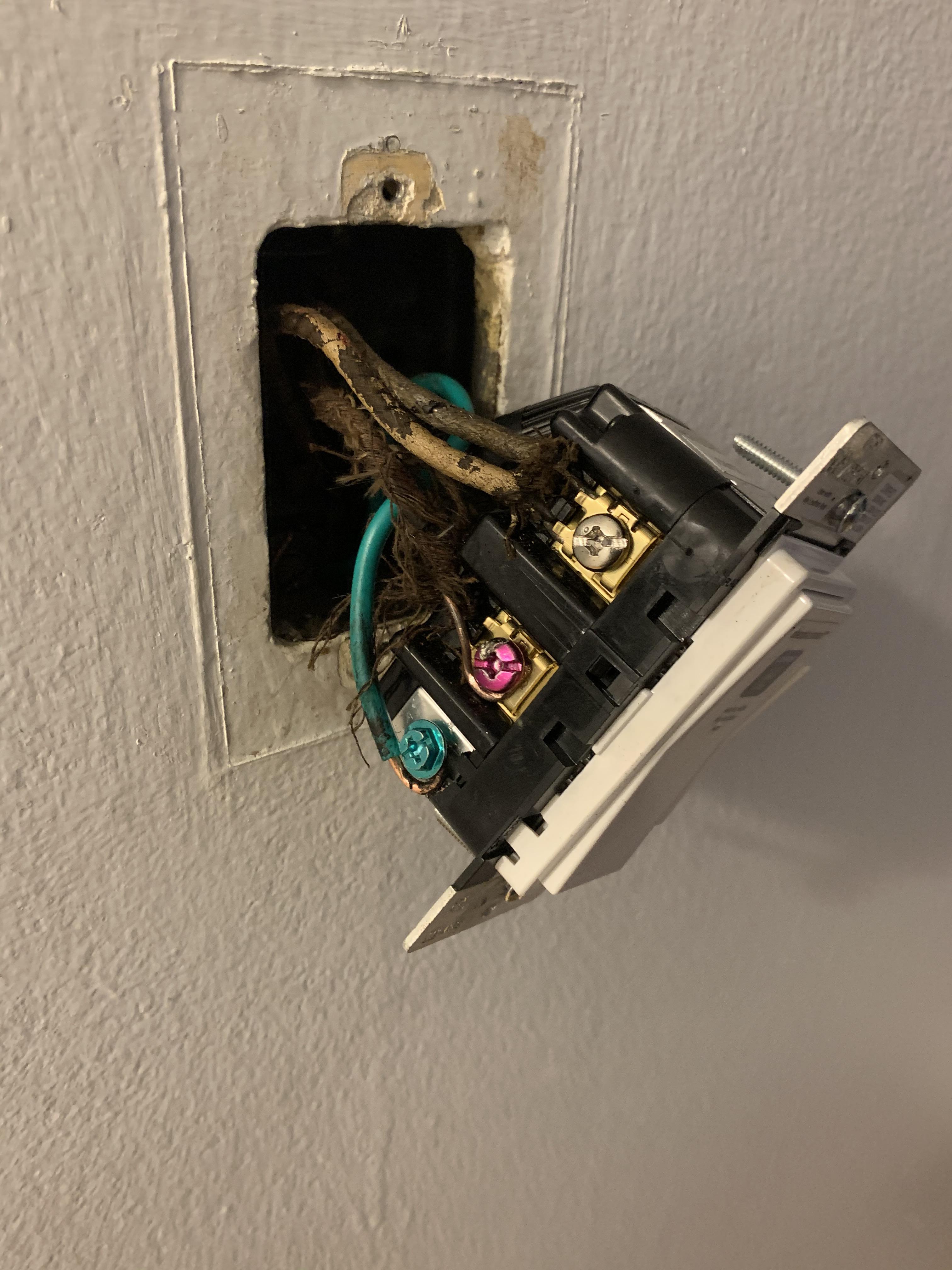 What’s wrong with my dimmer switch setup? Can’t get it to work (Leviton
