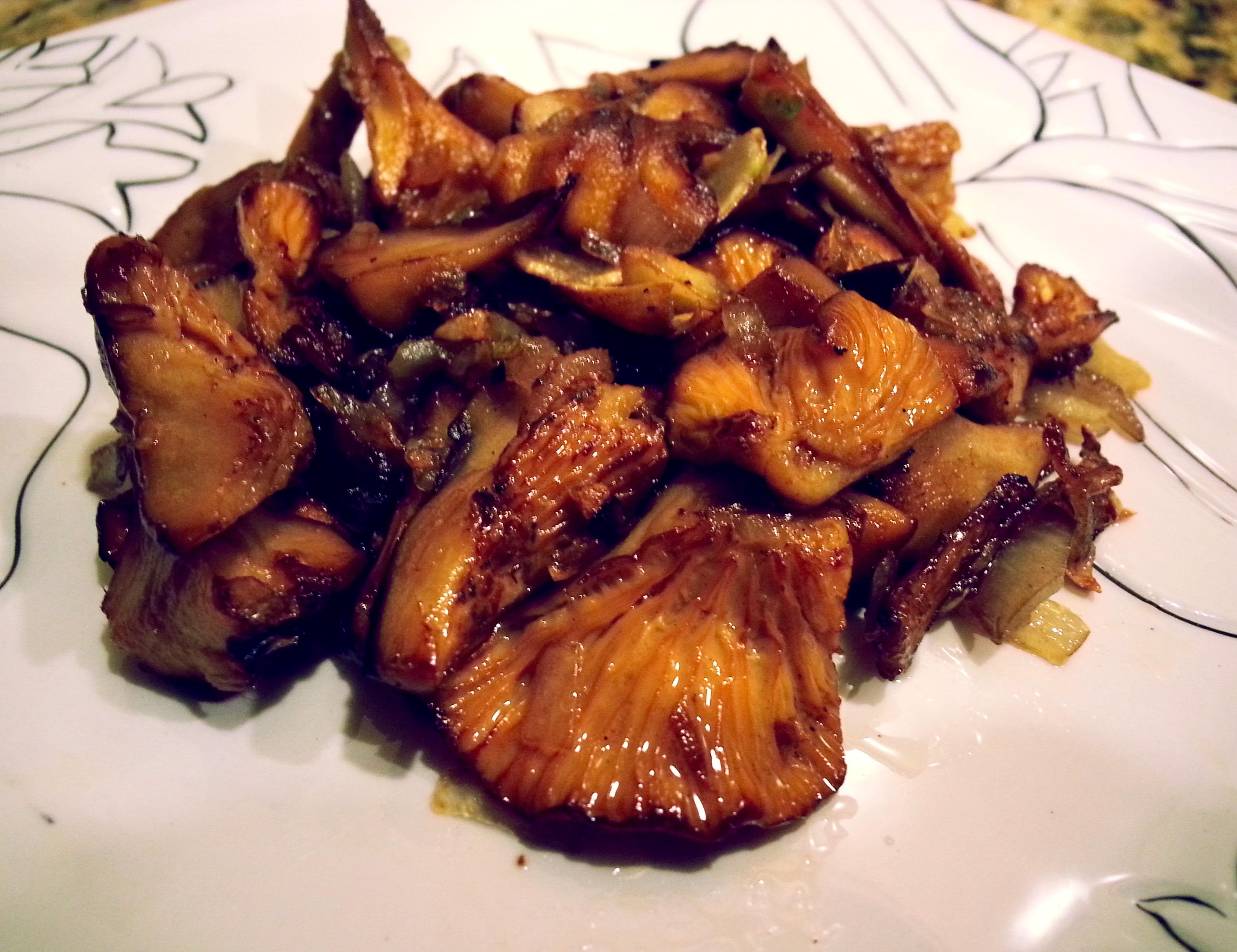 [Homemade] Wild Chanterelles with Shallots, butter, and fresh garlic
