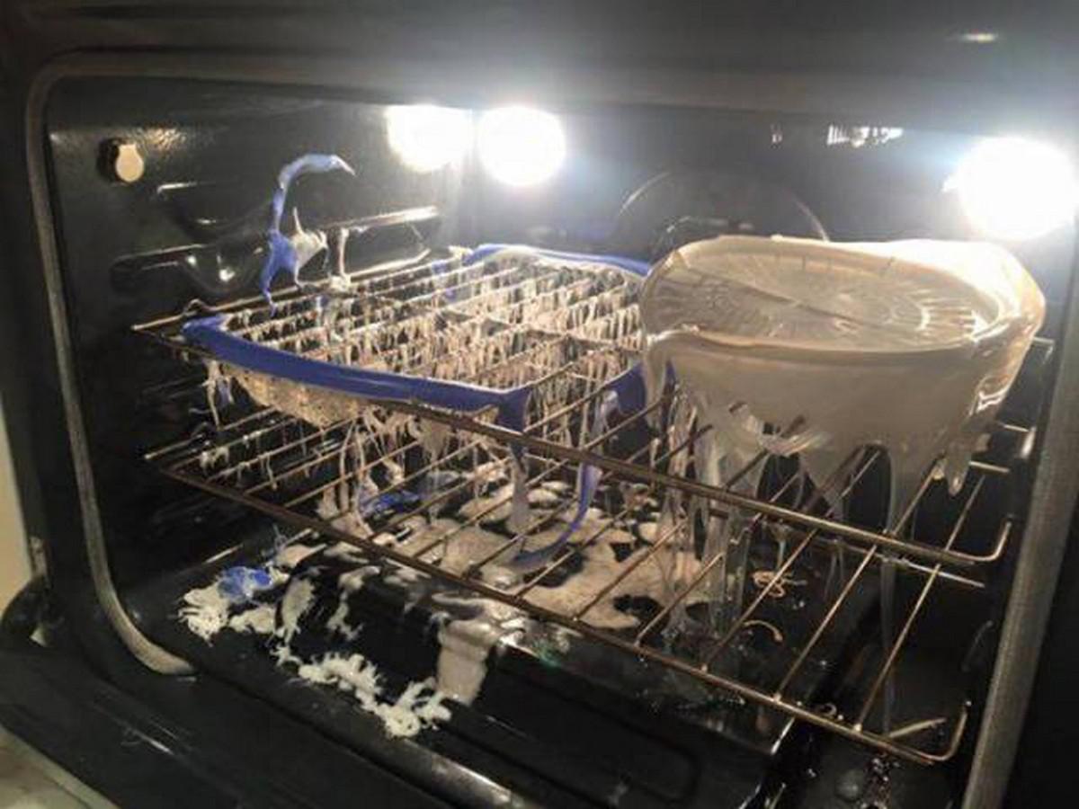 This is why you don't store plastic in the oven r/Wellthatsucks