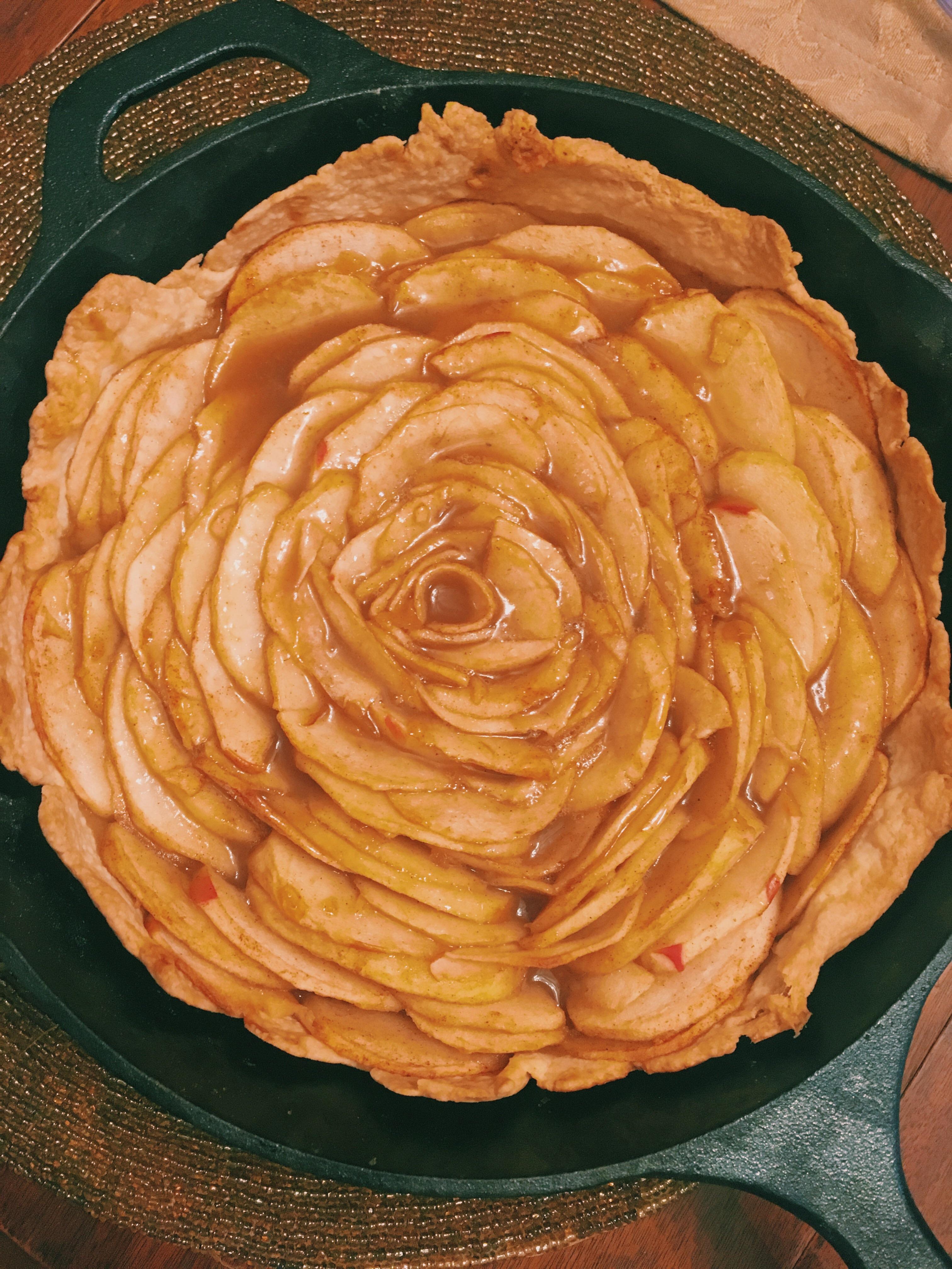 Caramel Apple Rose Pie r/Baking