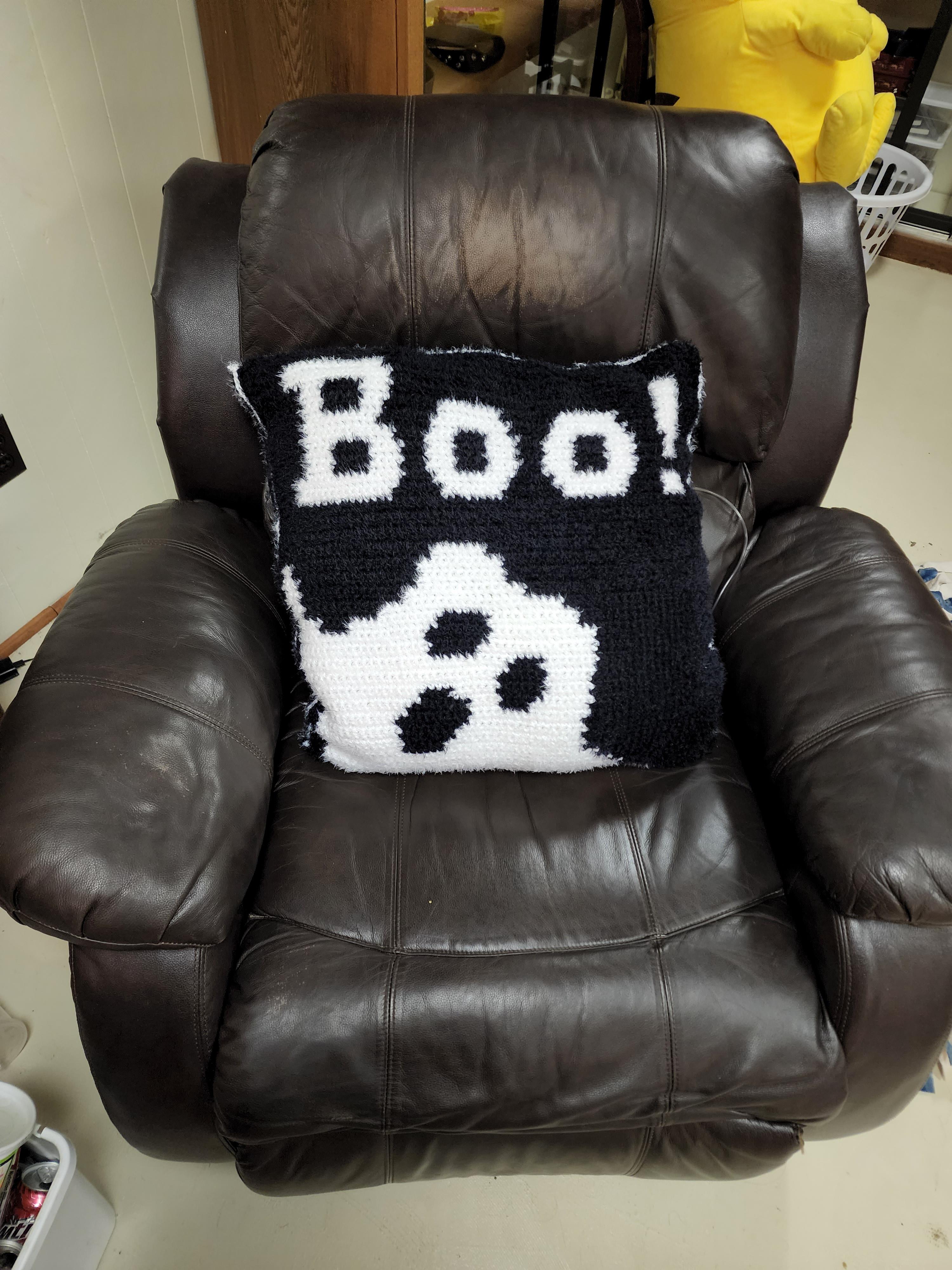 super scary pillow!! r/crochet