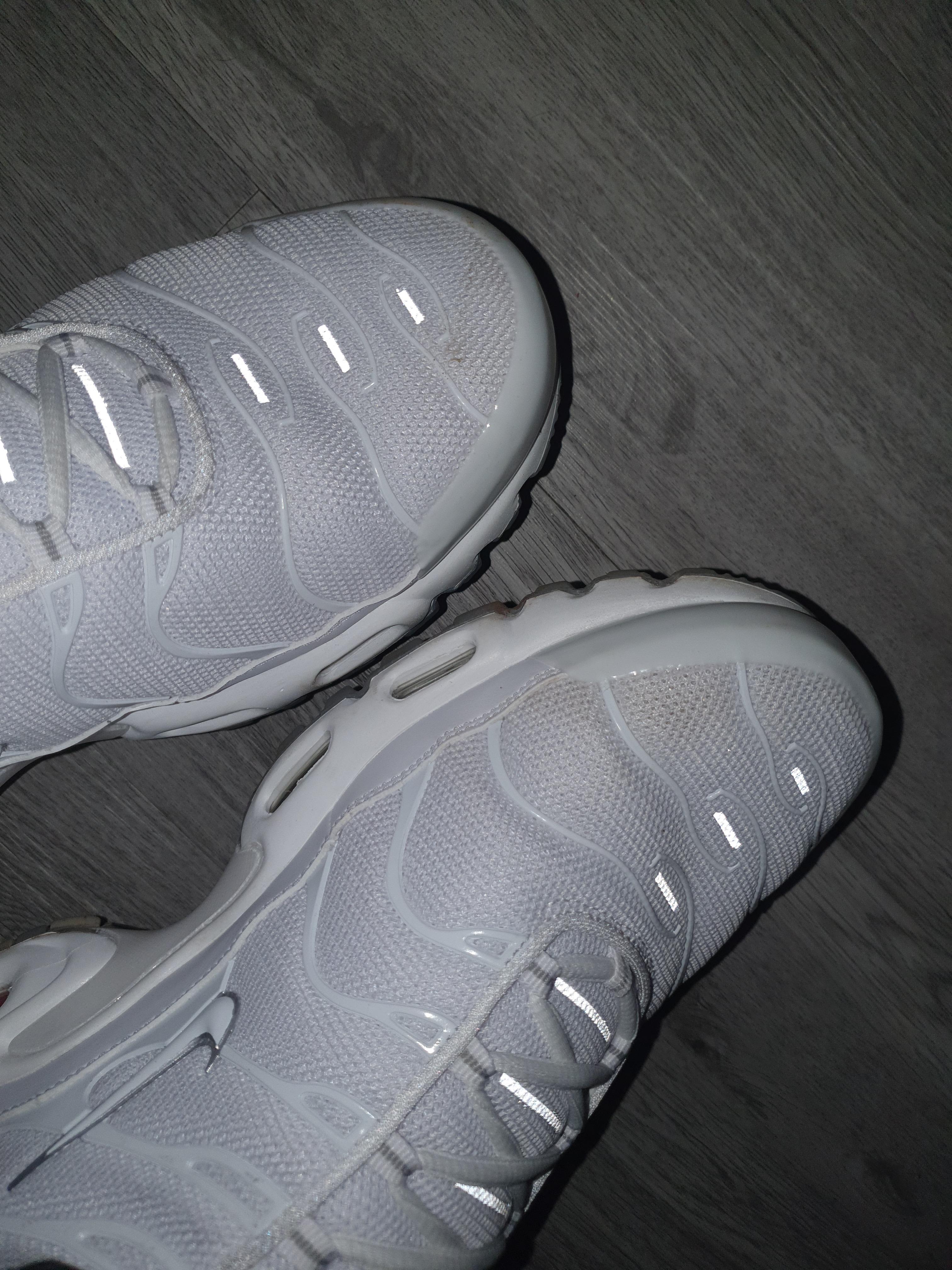 Anyone know the best way to clean white TN's r/Nike