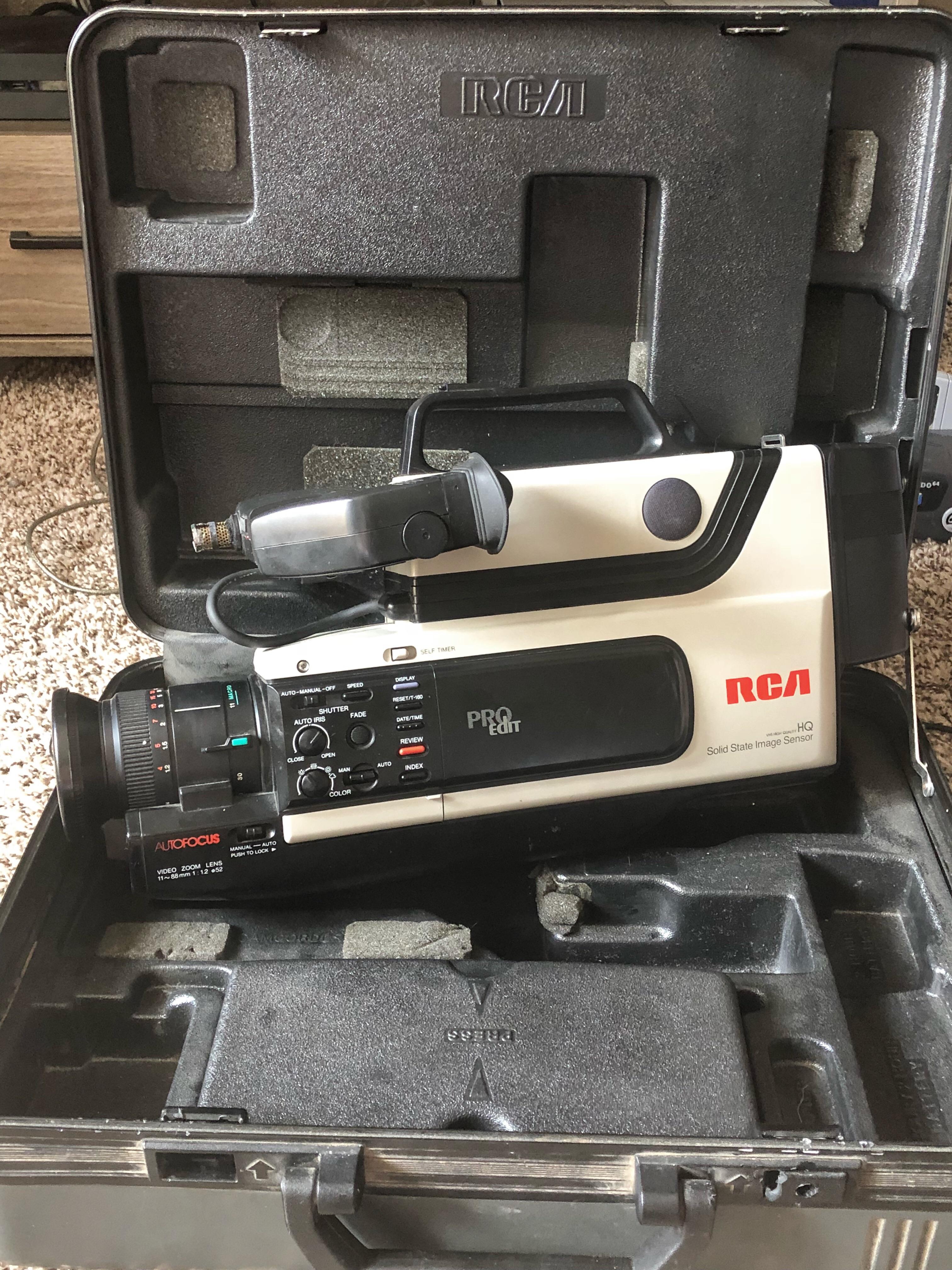 20 RCA PRO EDIT VHS CAMCORDER looks to have never been used and works