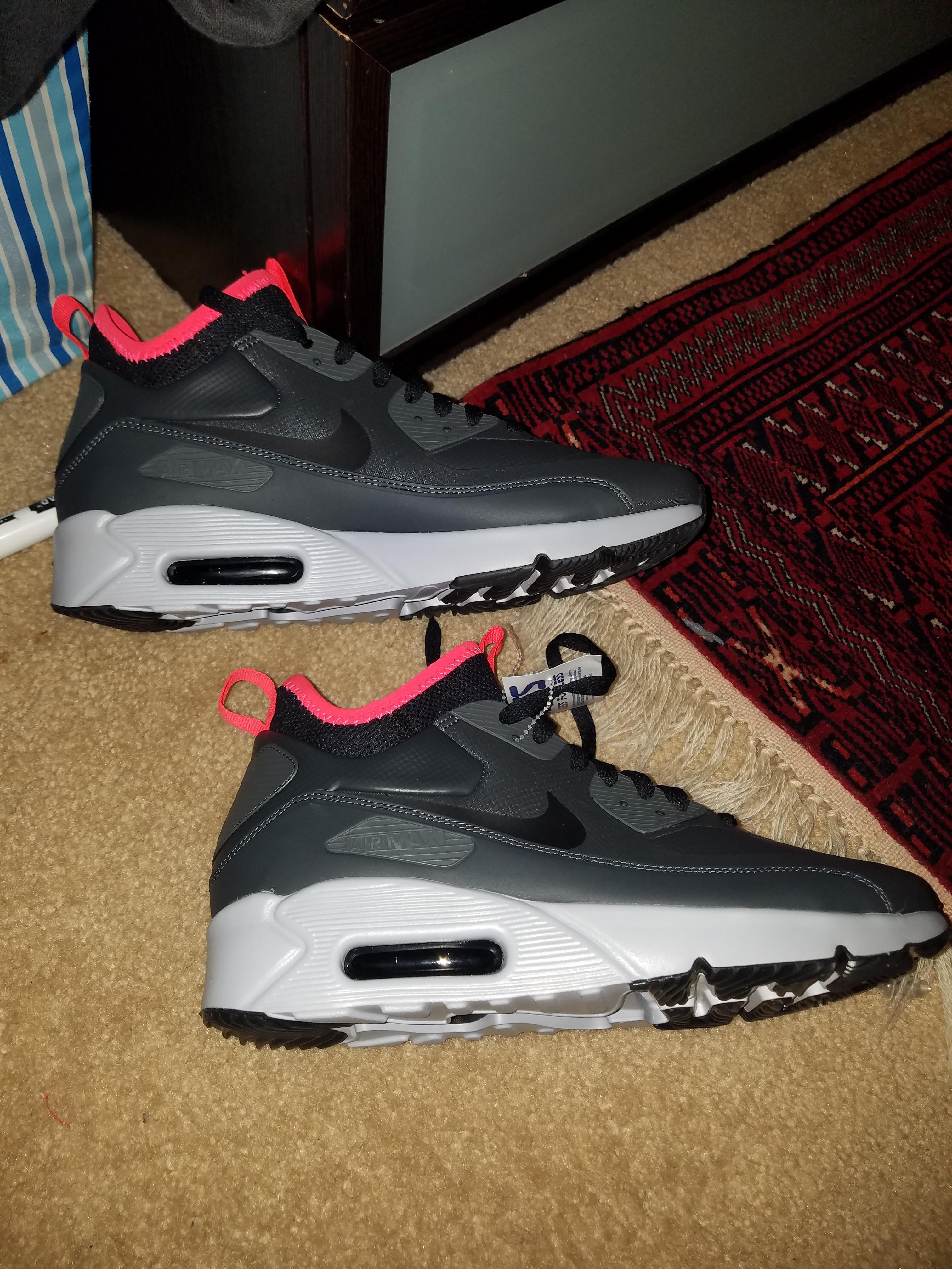 I got these at ross for 60 dollars, all I know is that they are air max