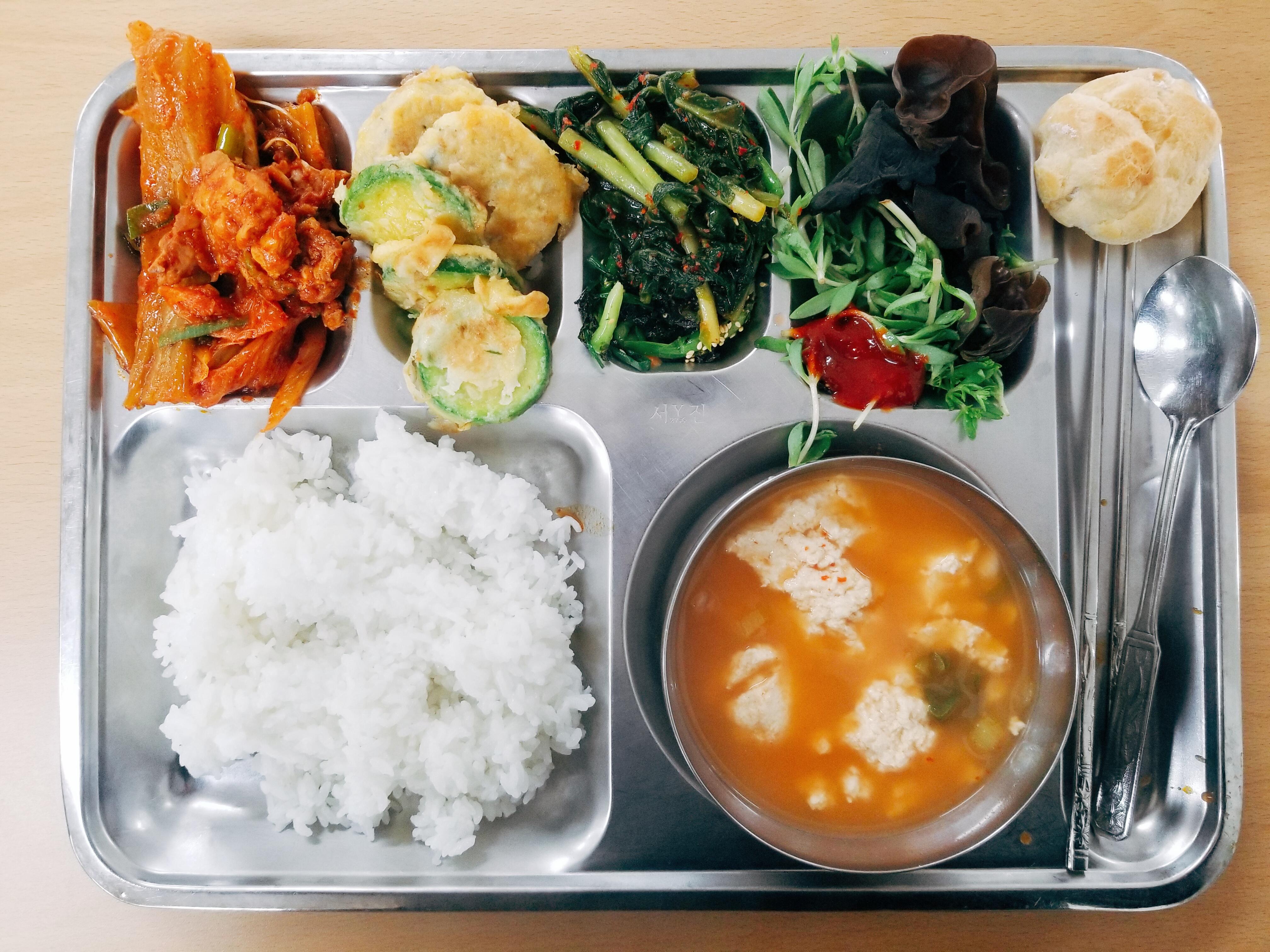 Typical school lunch in South Korea r/pics