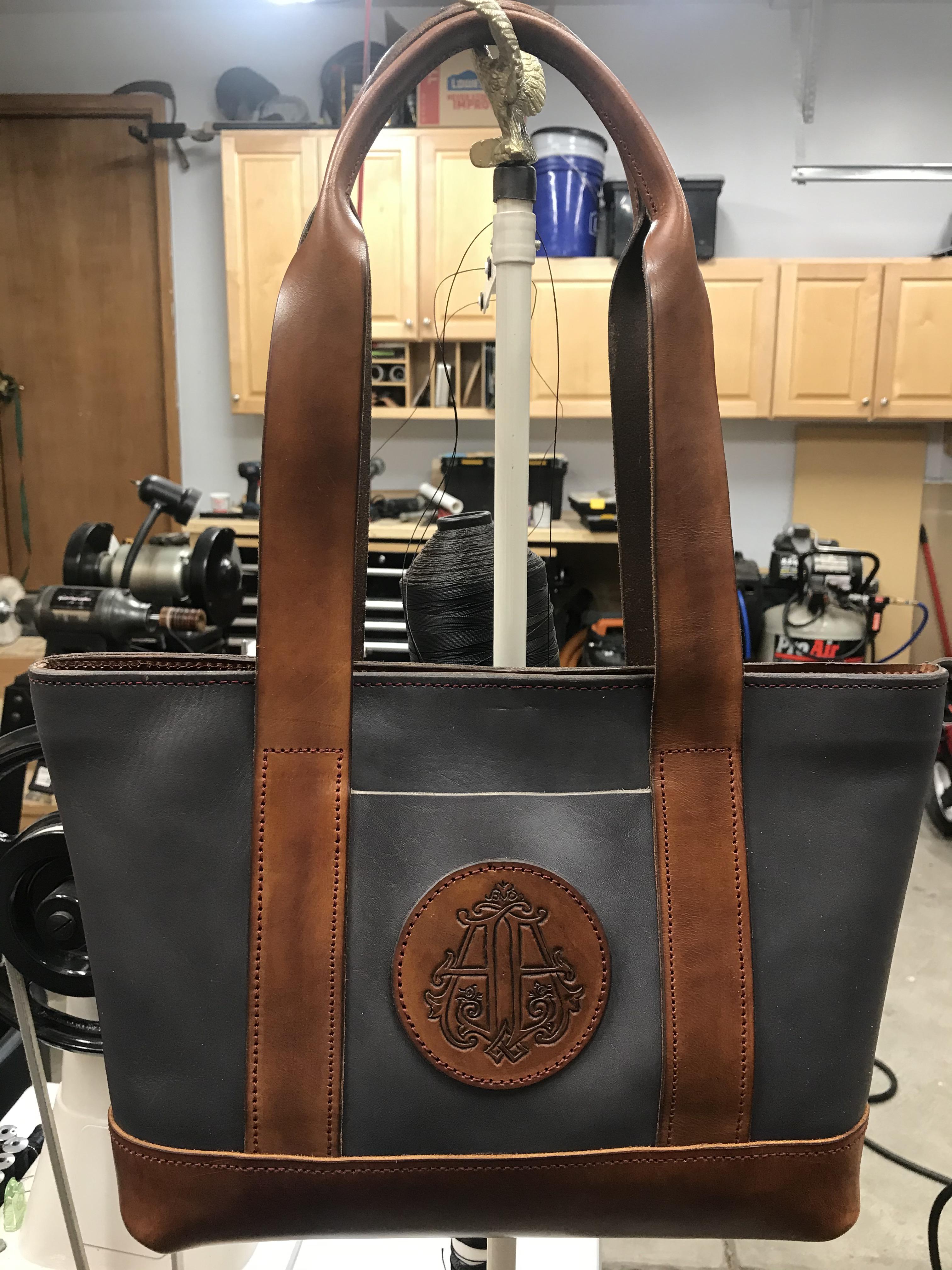 Made a purse for my wife. r/Leathercraft
