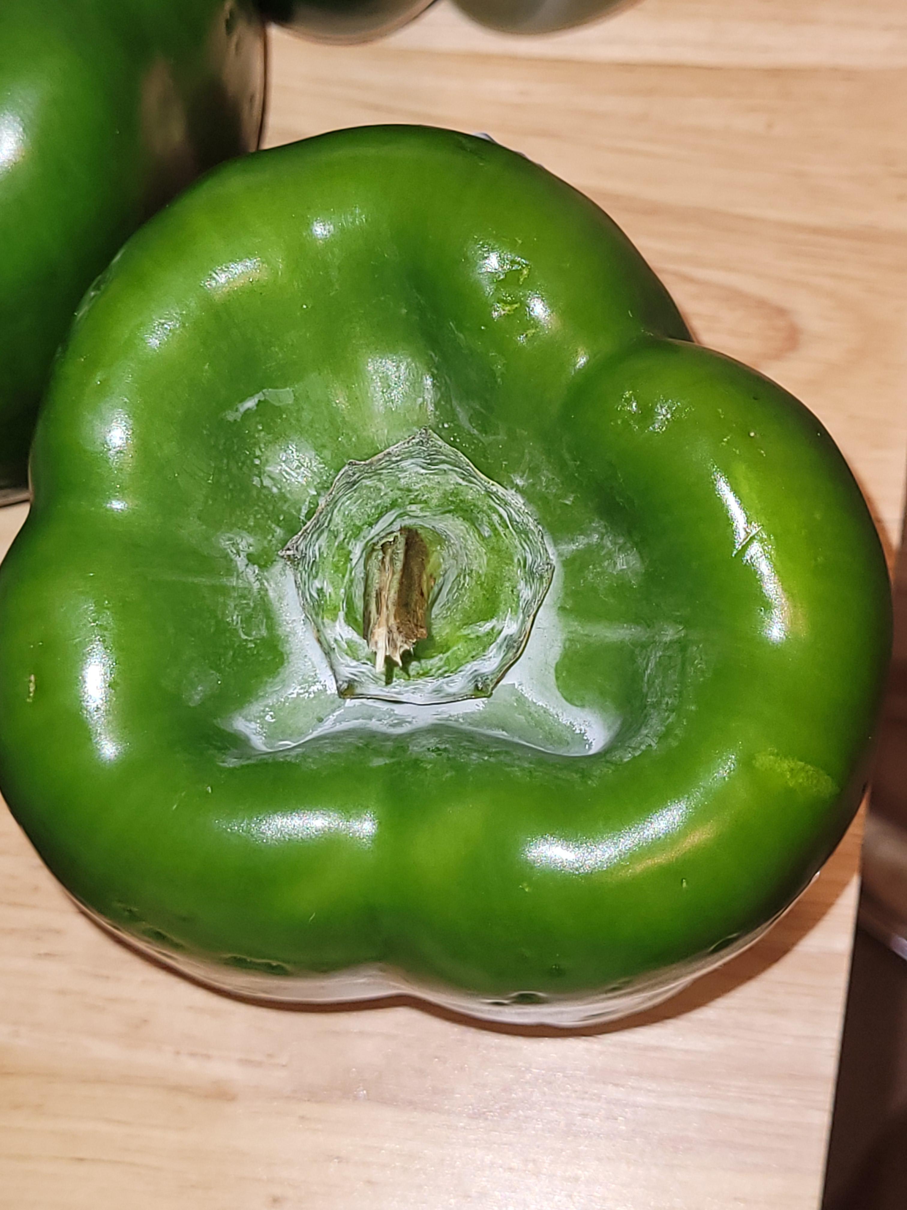 White stuff in bell peppers that I bought the other day r/Whatisthis