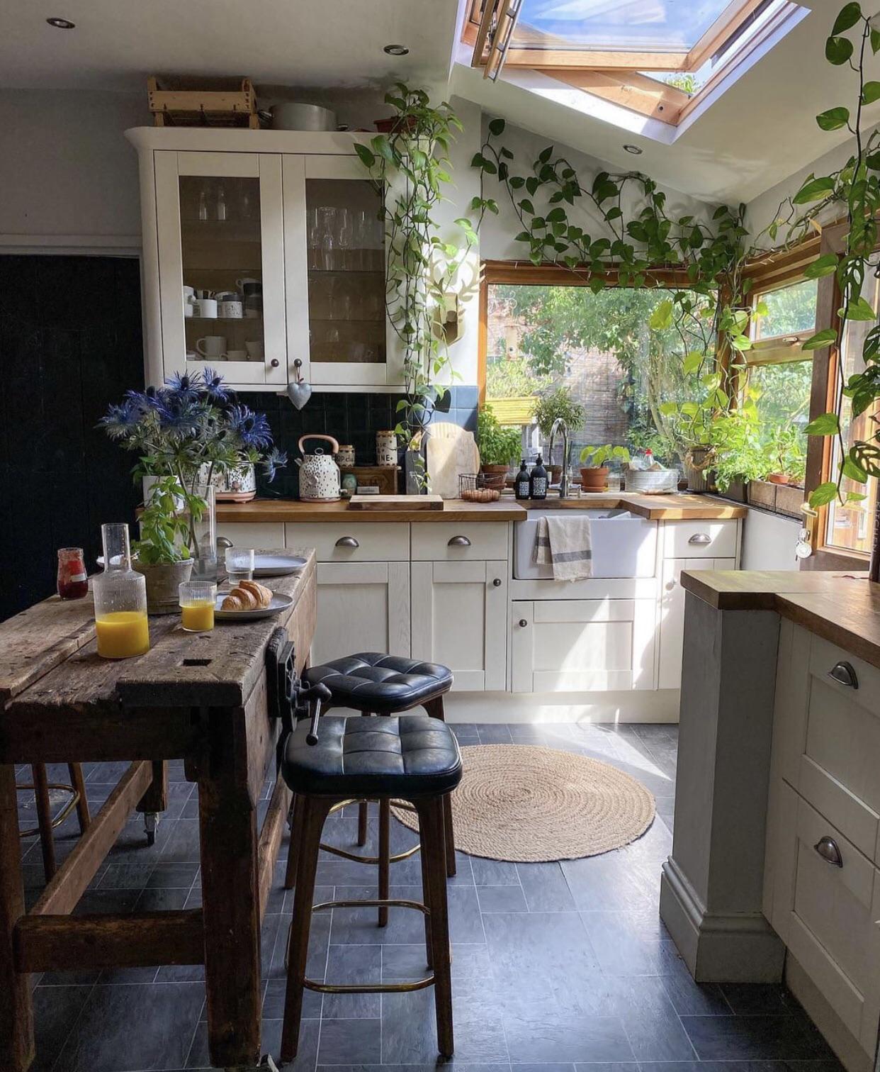 Early morning in this country kitchen r/cozy