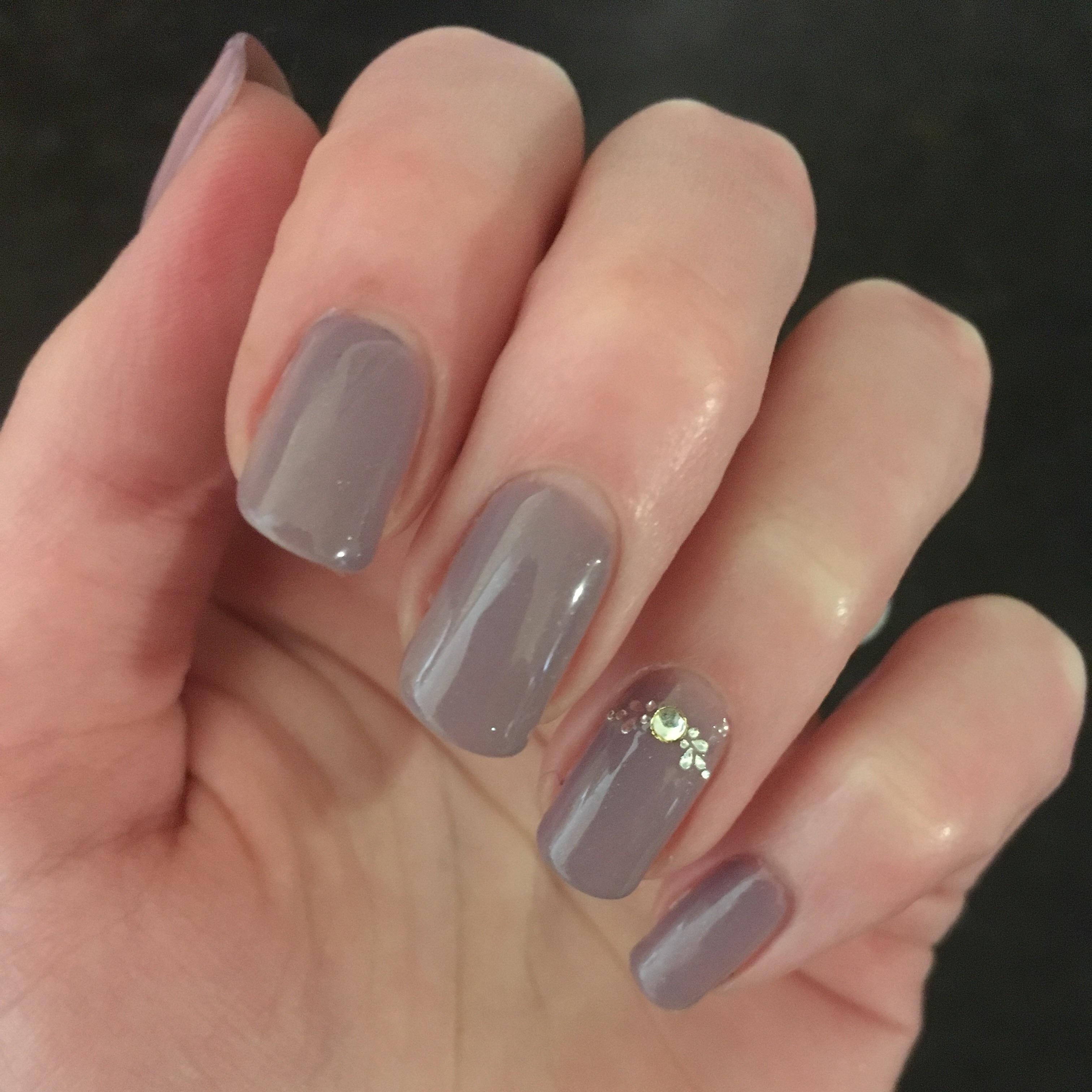 First try with my LED gel lamp and I have to say, I’m pretty pleased with the results! Finger