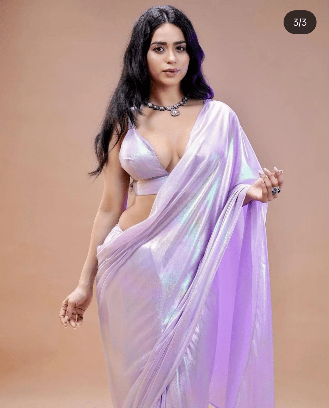 Soundarya Sharma curvy in a Saree ️ : tvcelebsindia