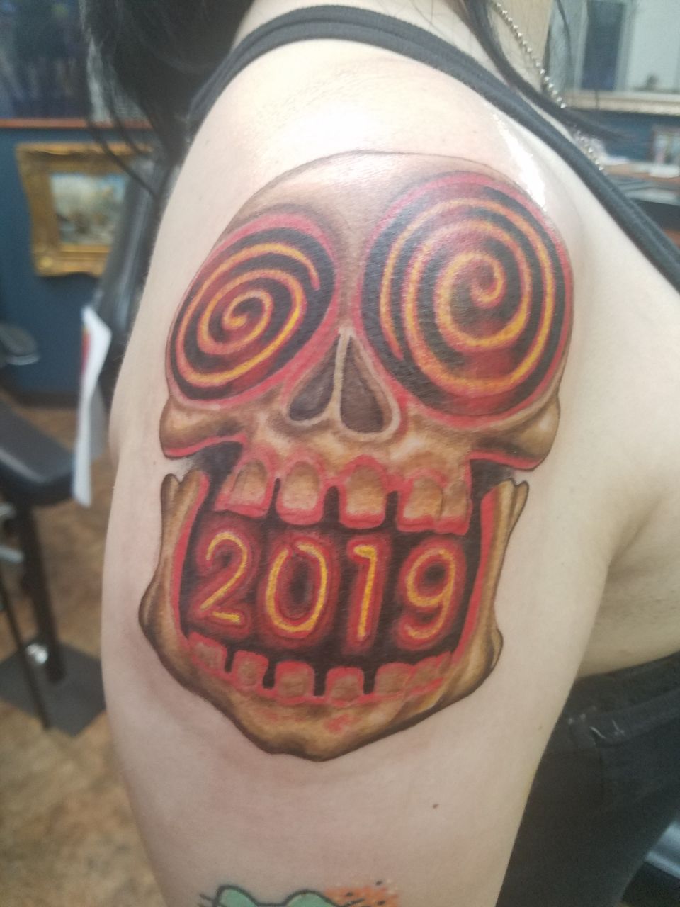 My new tattoo to celebrate graduating college r/bodymods