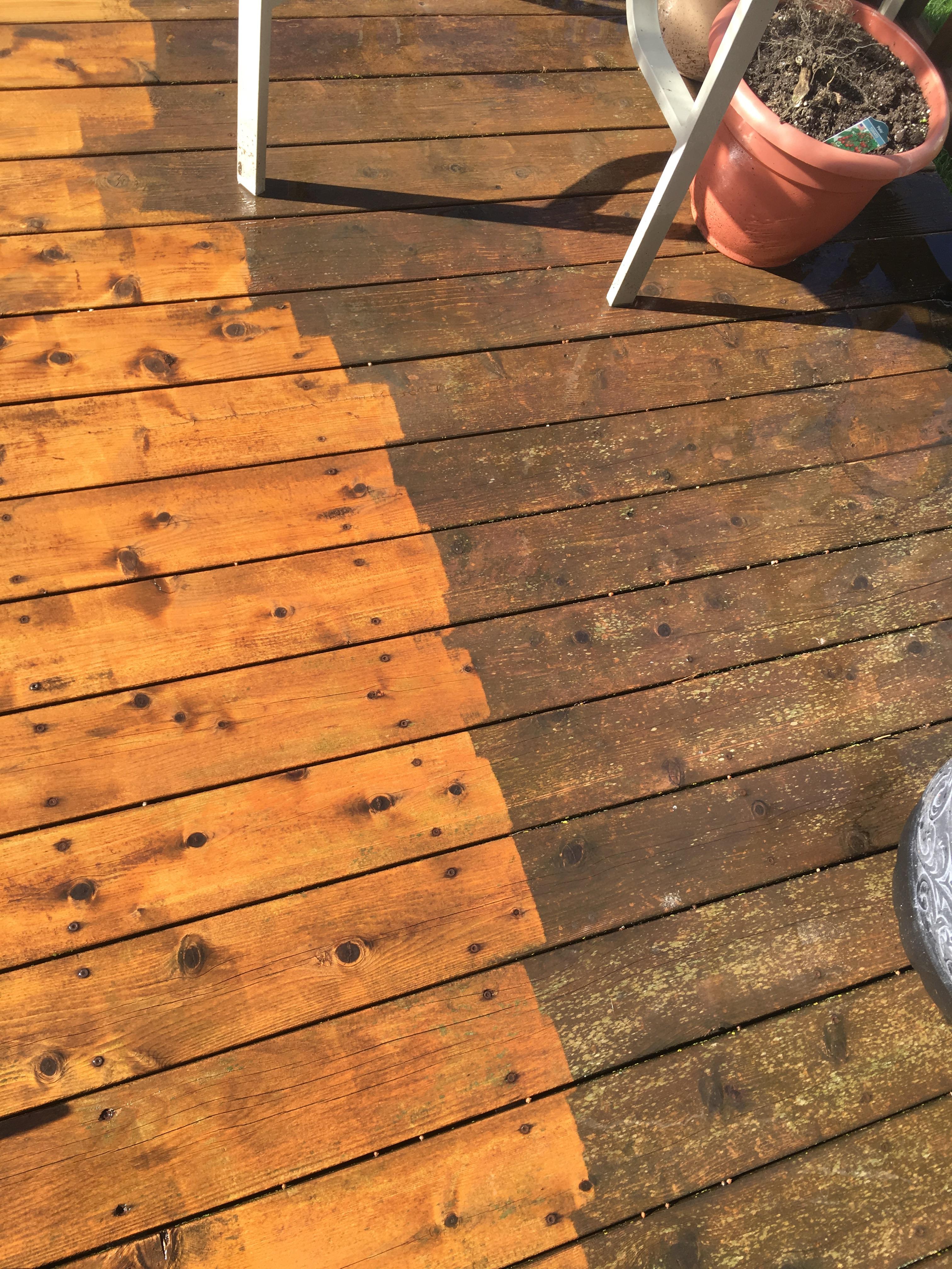 Power washing this cedar deck that was built in 1998. r/oddlysatisfying