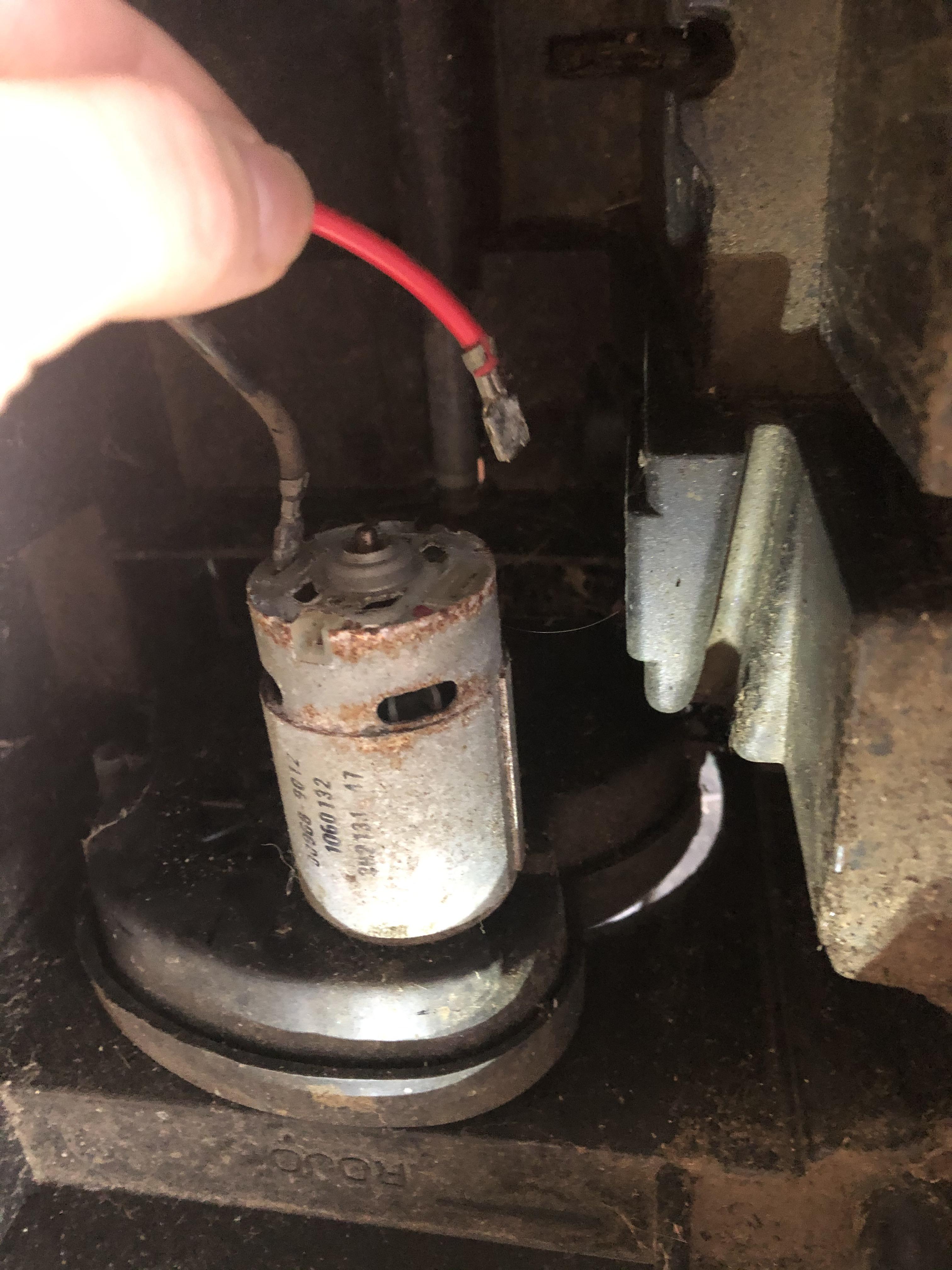 Help repairing Power Wheels motor, how can I put this back together