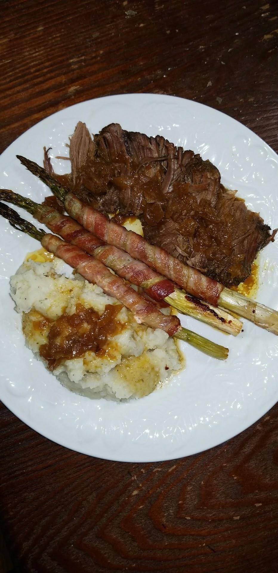 [Homemade] Chuck Roast and mashed potatoes r/food