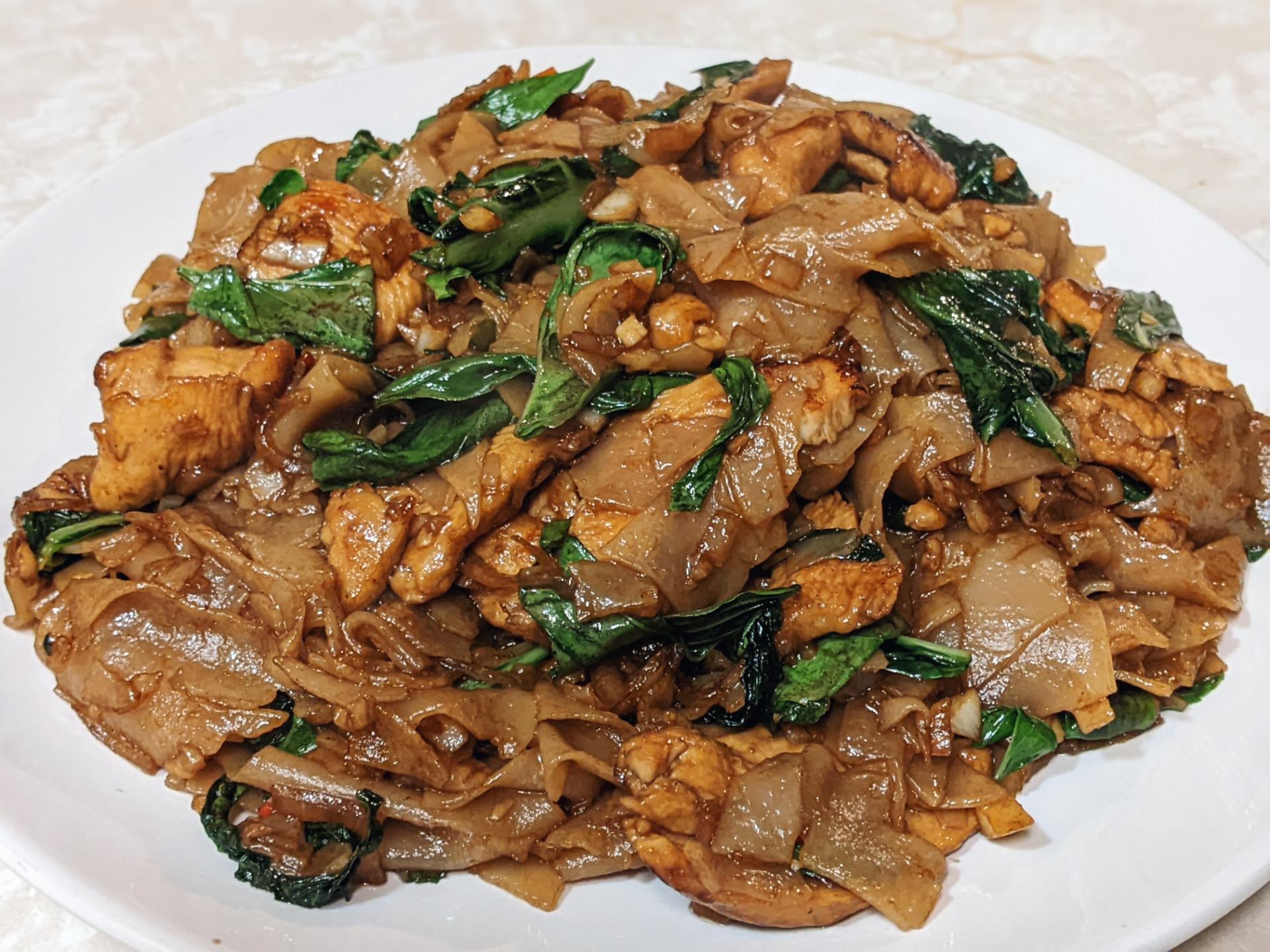 [Homemade] Pad Kee Mao (drunken noodles) r/food