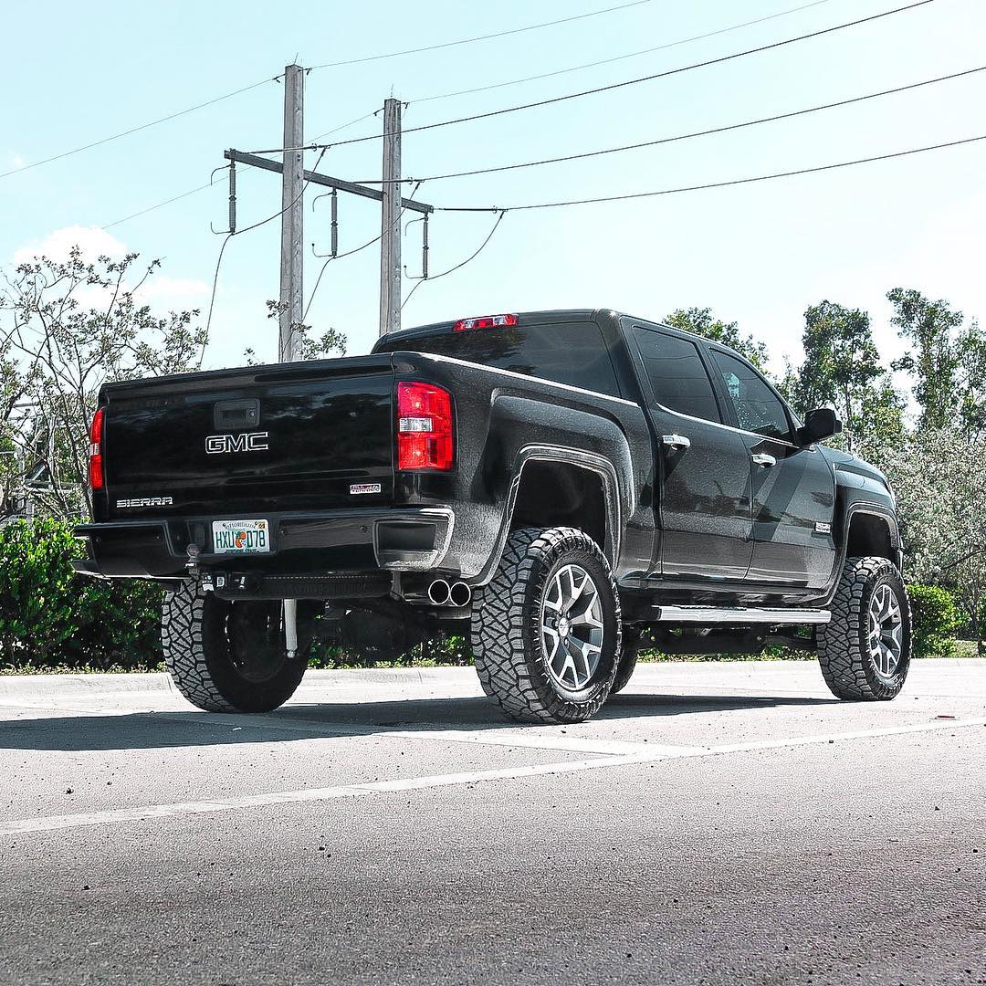 6" Trail Master lift on stock wheels with spacers r/Trucks