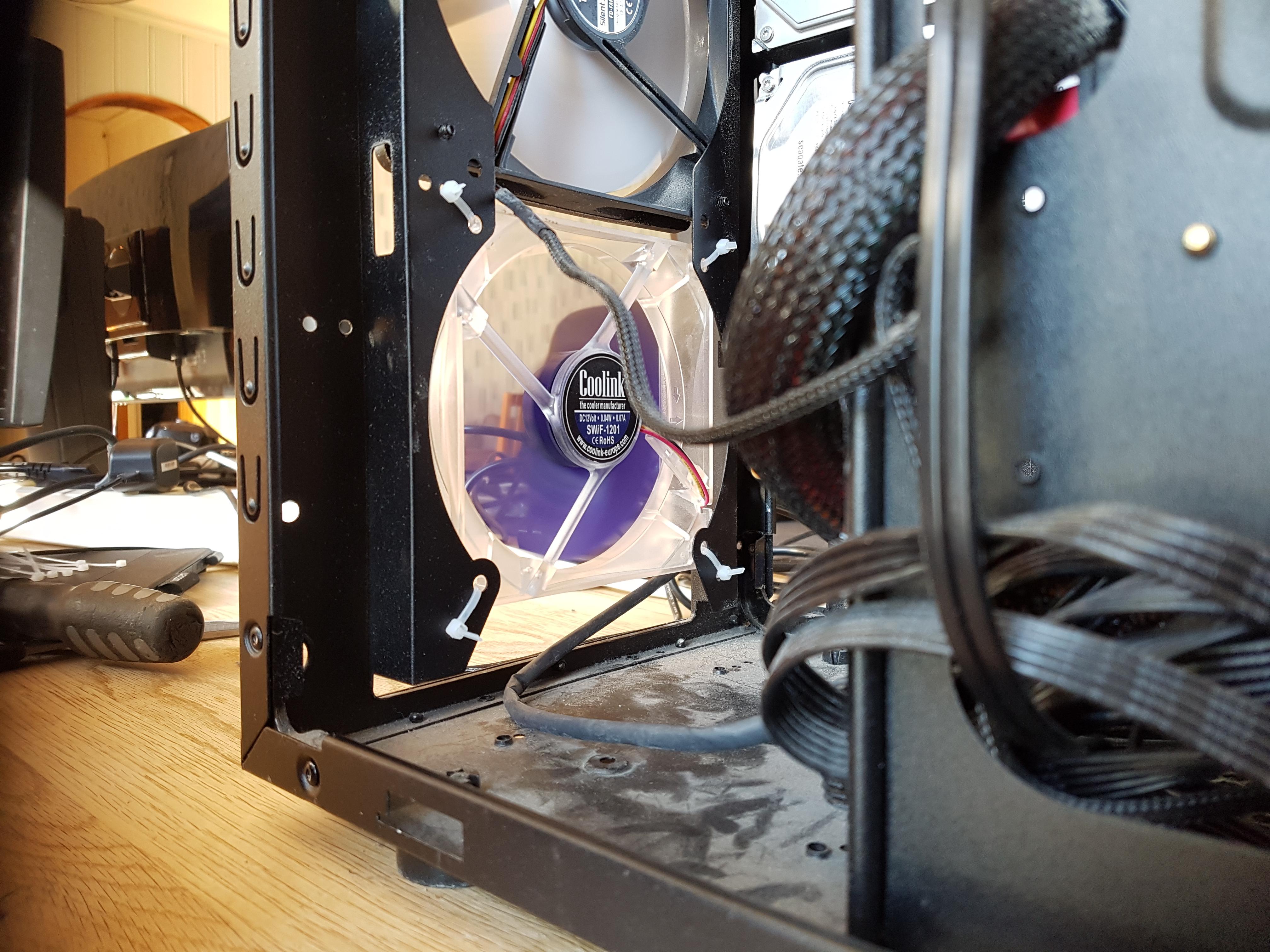 Zip tie fan mount r/techsupportmacgyver