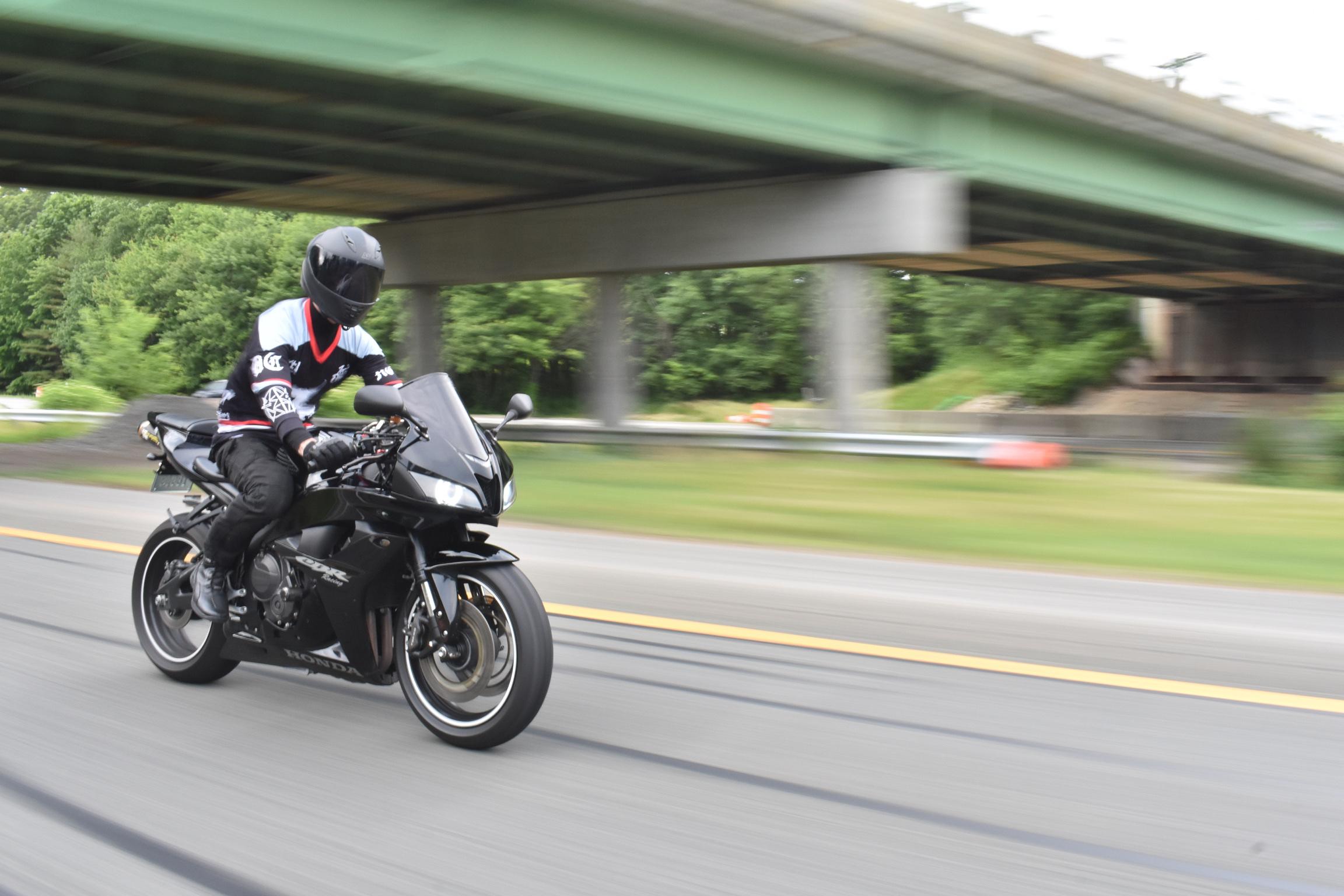 Rolling shot of the CBR. Anyone else into photography & has some tips