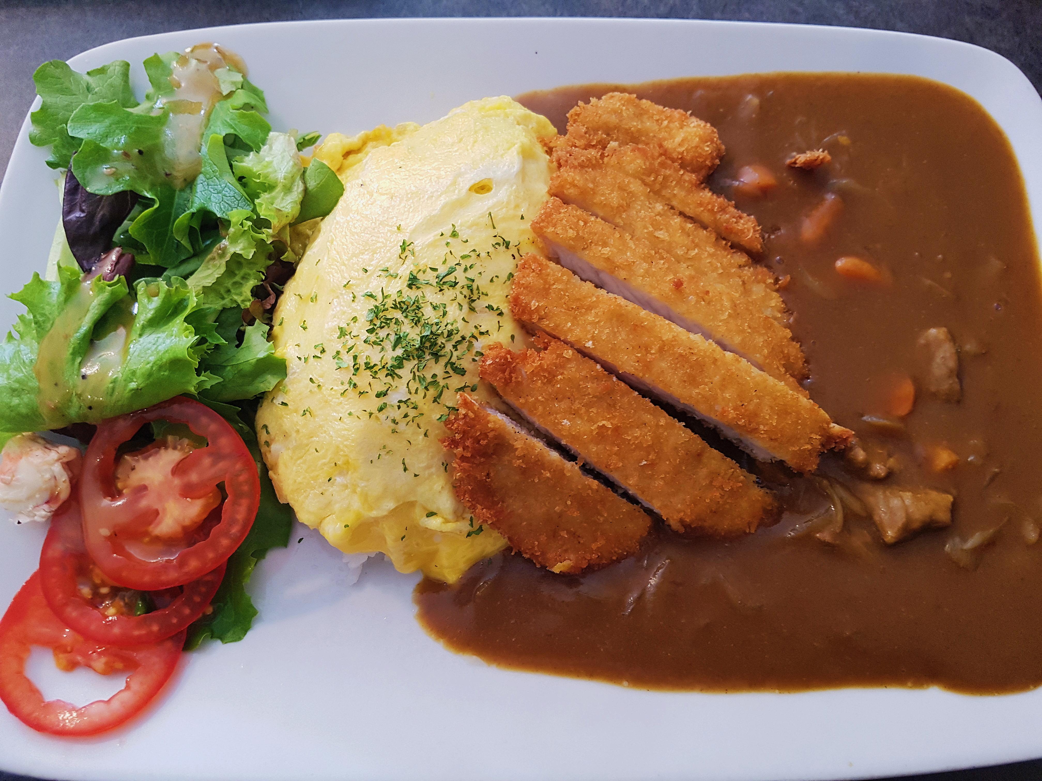 [I ate] Japanese omurice and curry pork cutlet. r/food