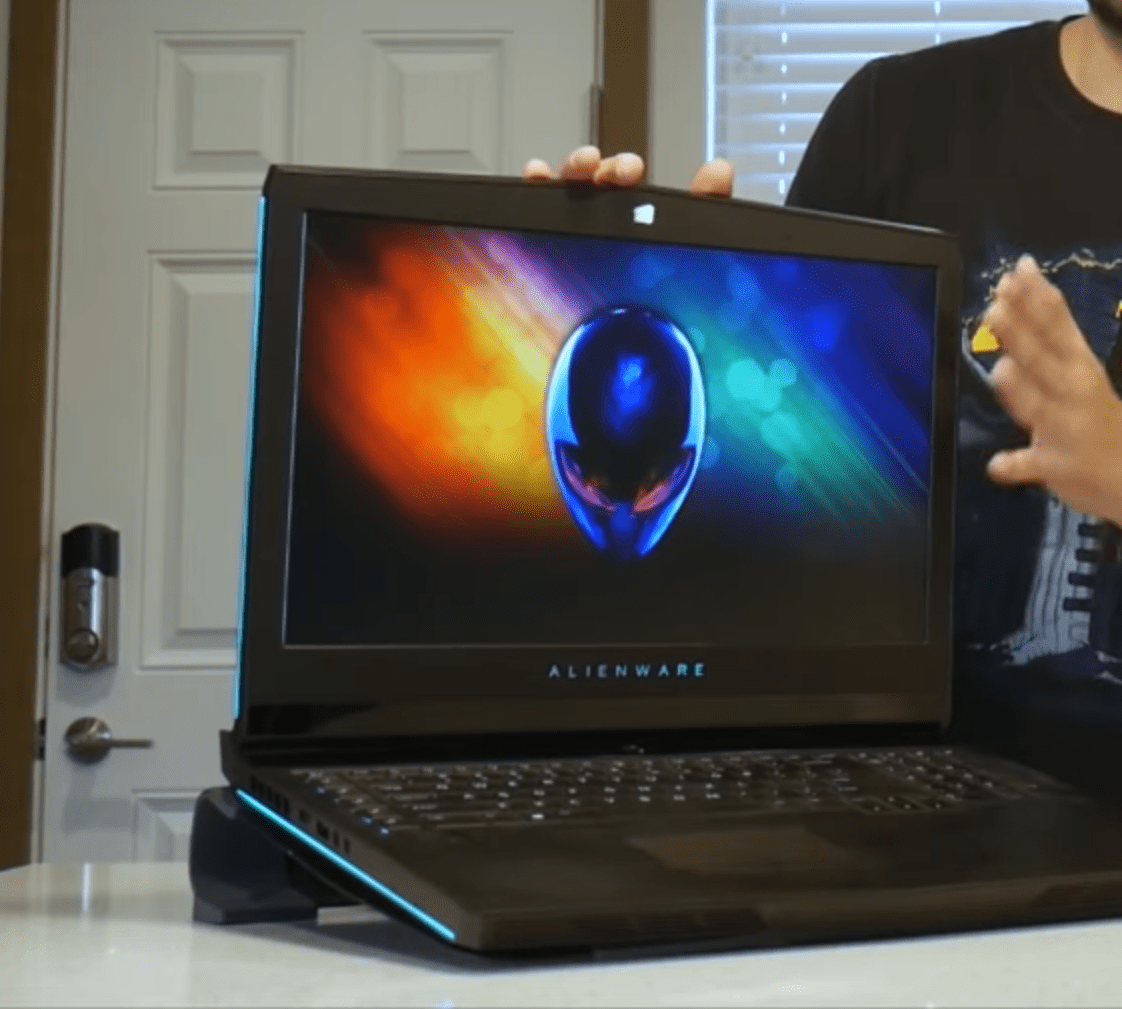 Does anyone know what laptop stand he's using? r/Alienware