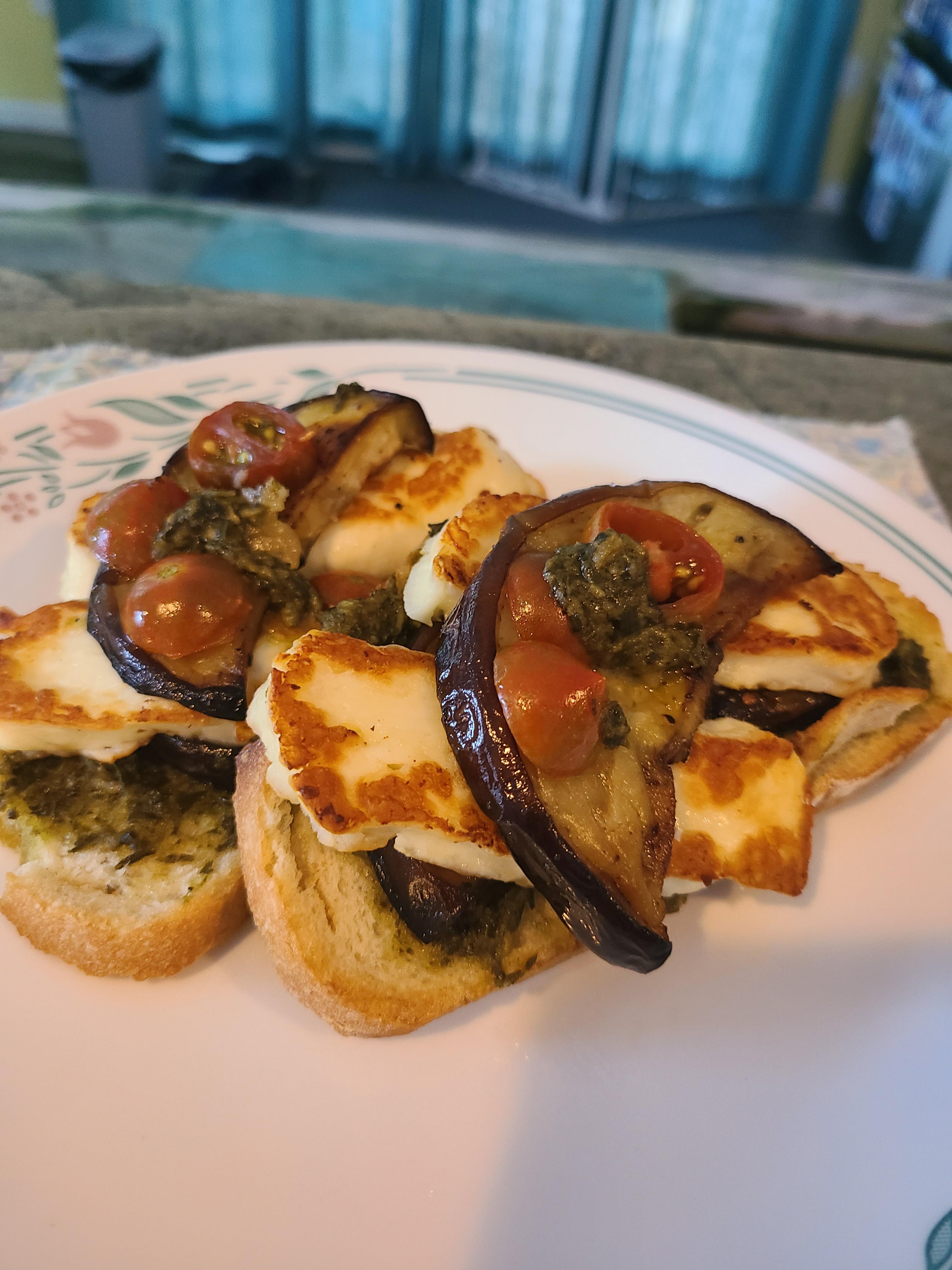 Eggplant & halloumi pesto toast with tomatoes r/vegetarianfoodporn
