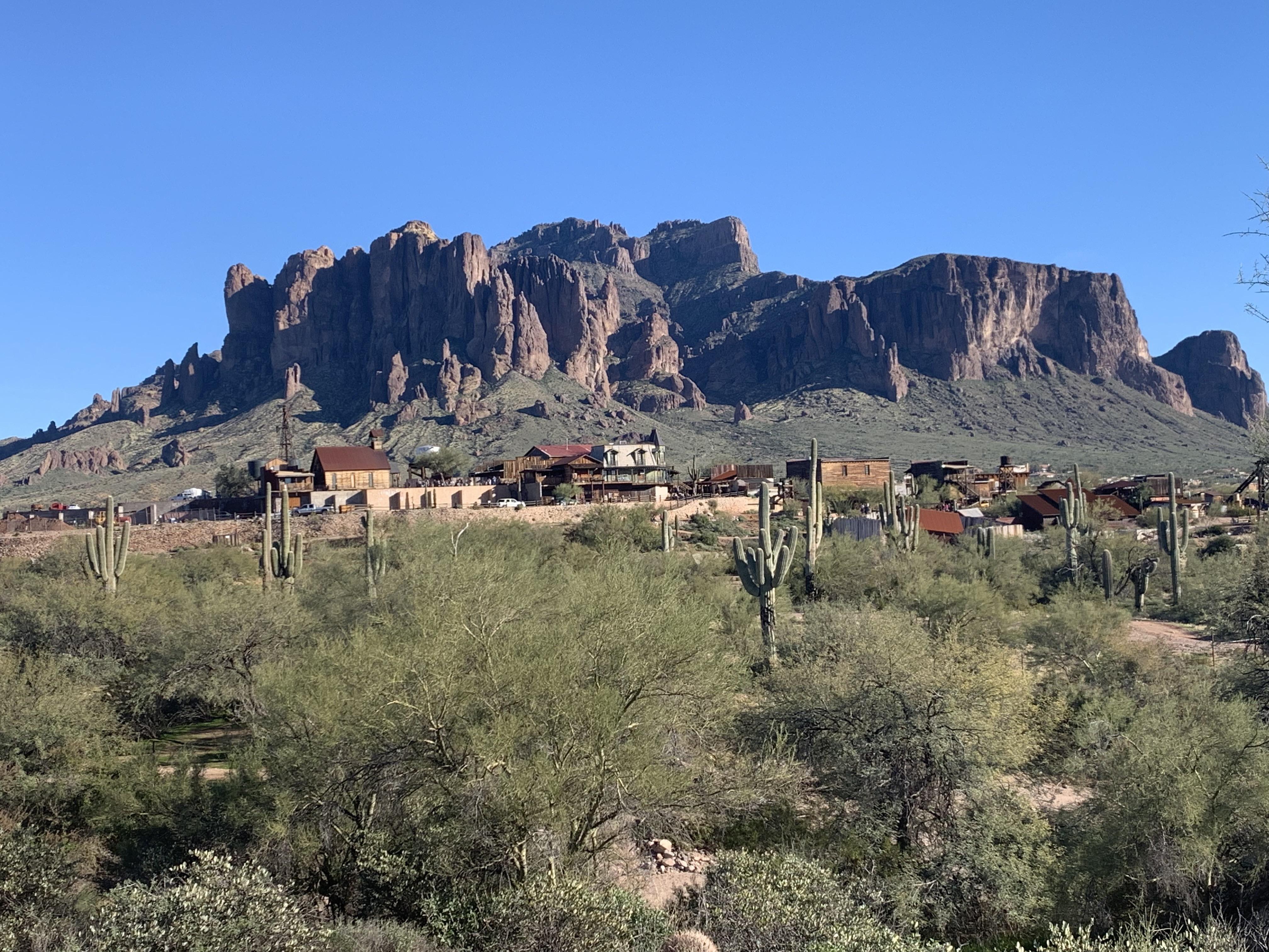 Abandoned mining town in the Arizona desert r/mildlyinteresting