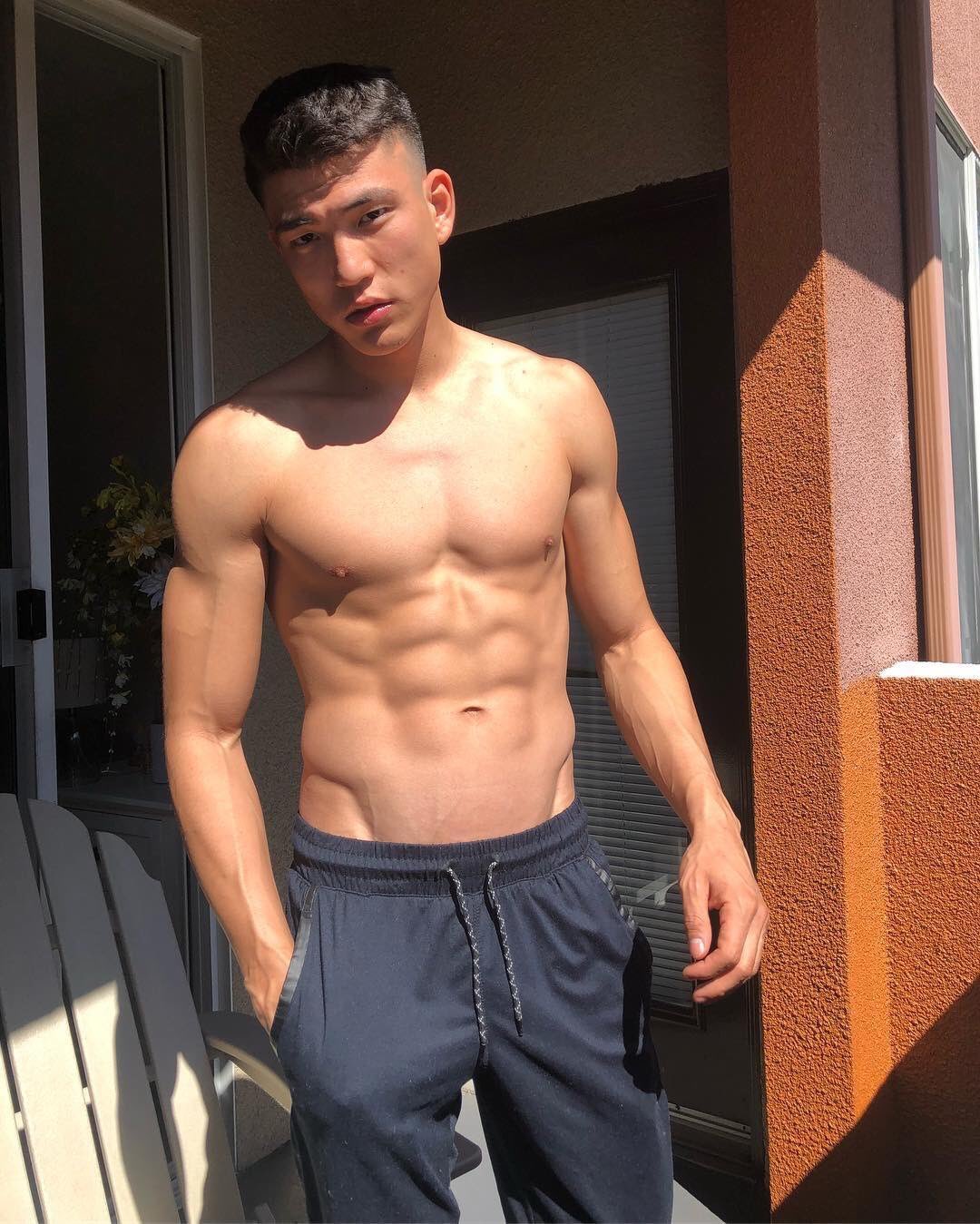 Muscle asian : AsianGuysNSFW
