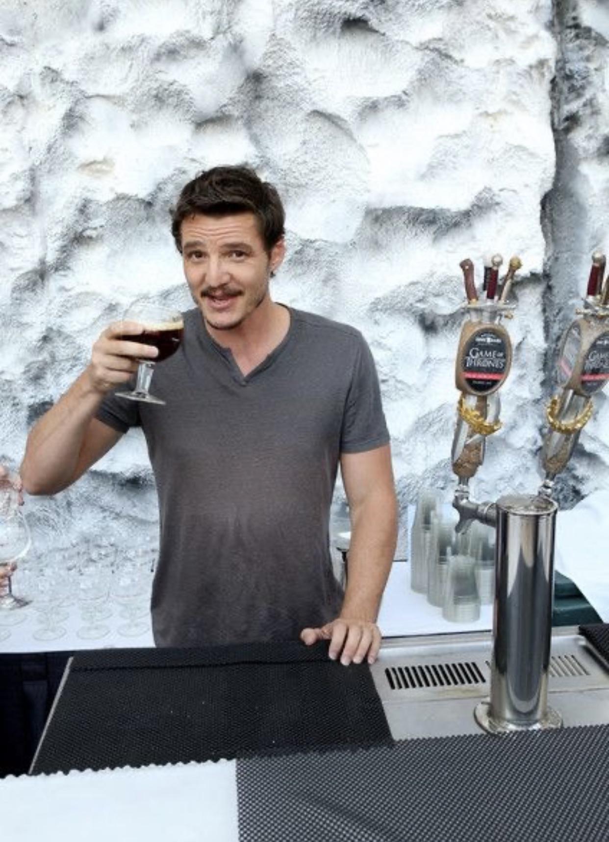 Javier Peña’s back Pedro_Pascal