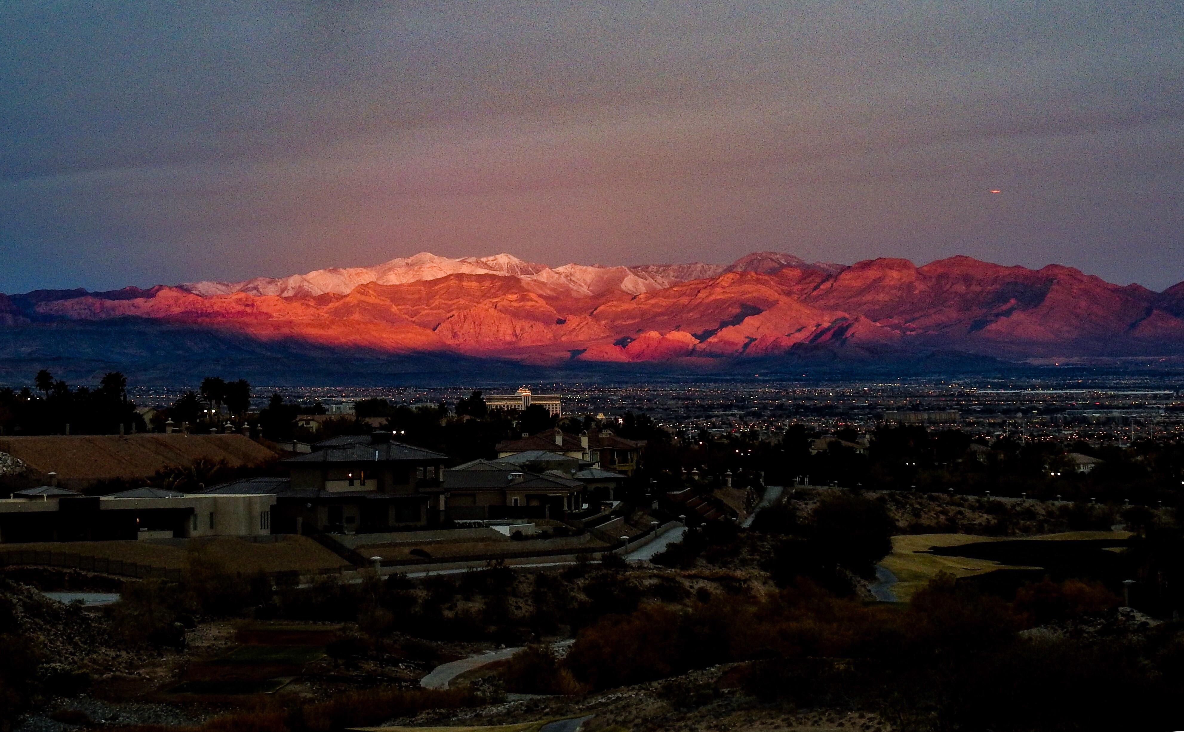 Thanks for the setup, Las Vegas! From Seven Hills area looking at Mt