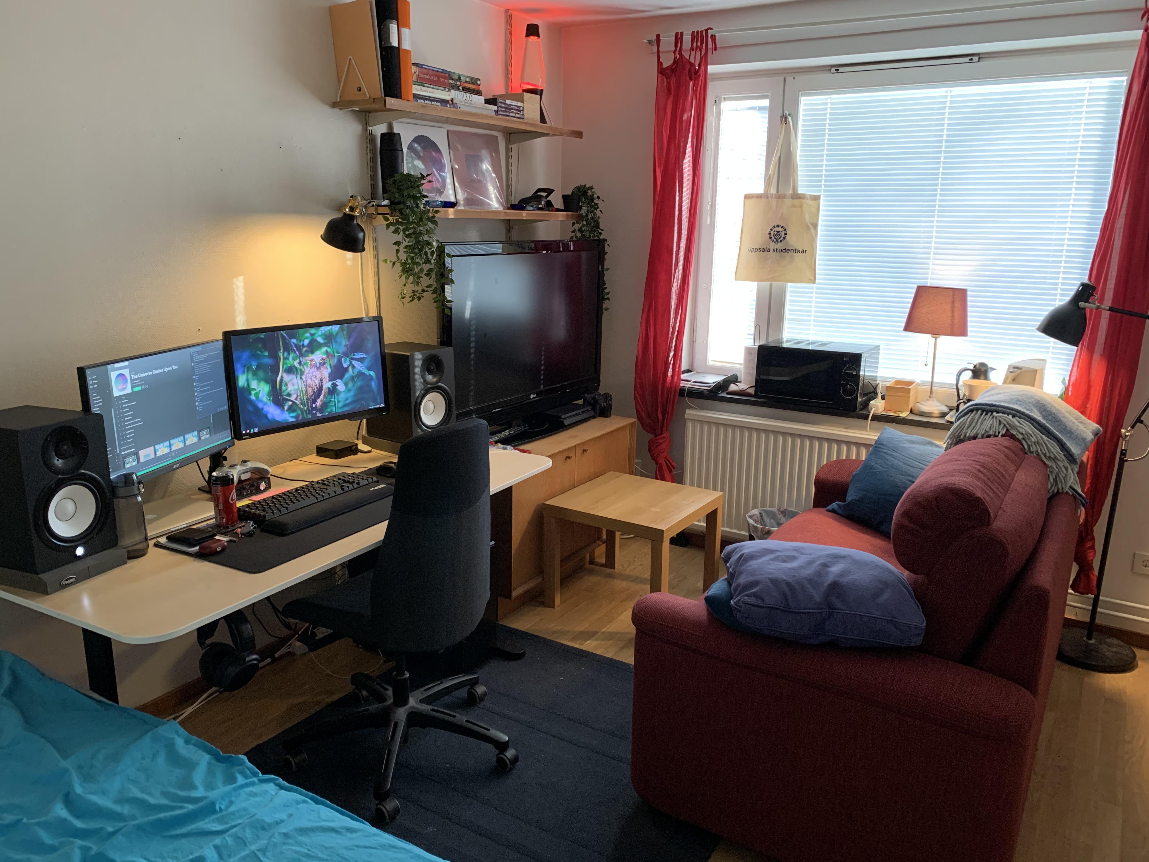 My dorm room in Uppsala, Sweden r/malelivingspace